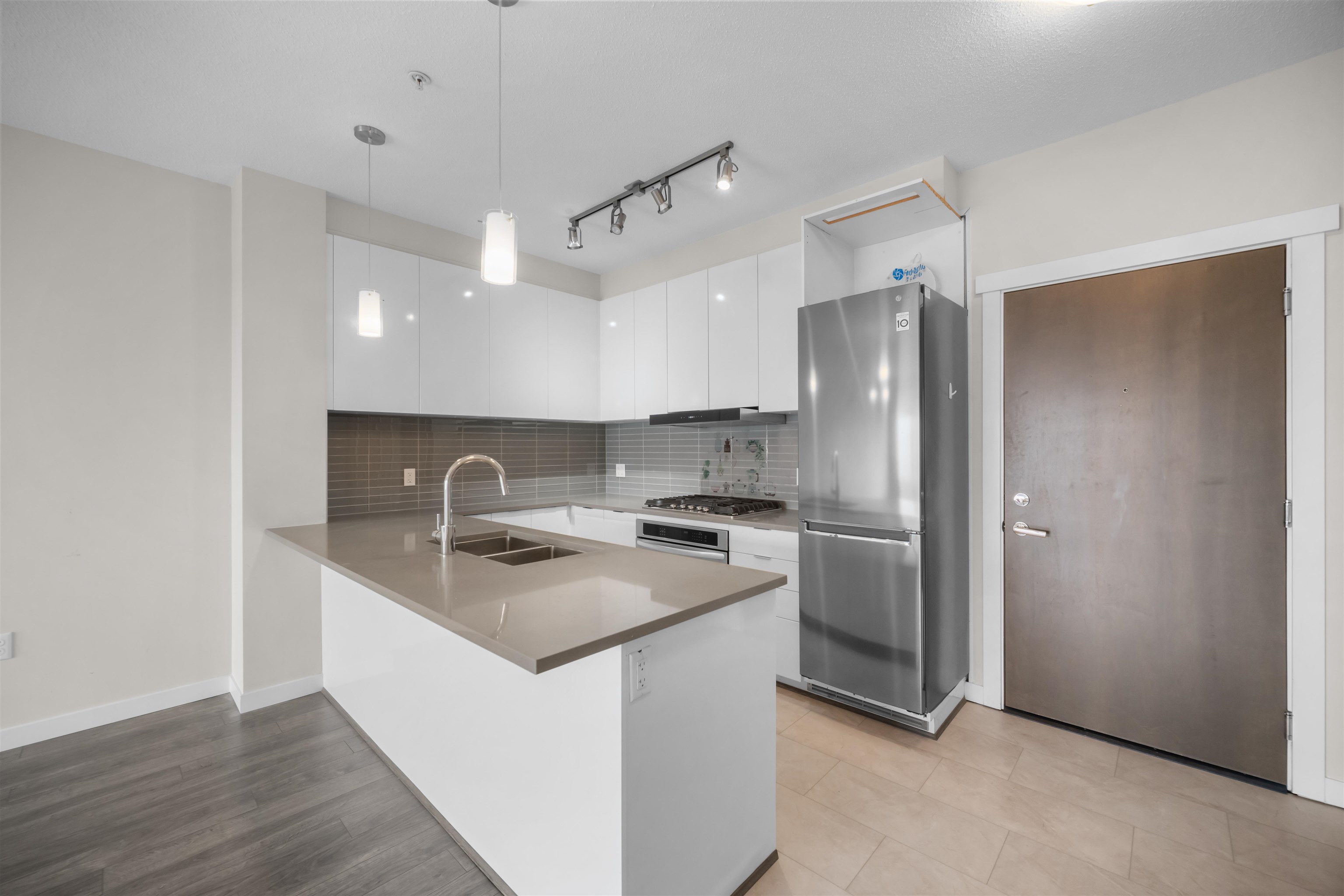 603 9399 ALEXANDRA ROAD, R3082178, BC,