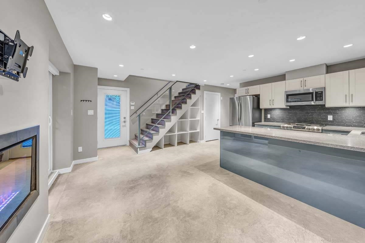 439X W 3RD AVENUE, Vancouver BC V6R 1M6, R3082215, BC,