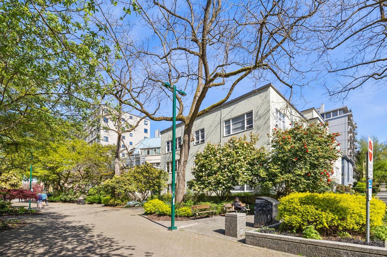 204 1565 BURNABY STREET, R3082221, BC,