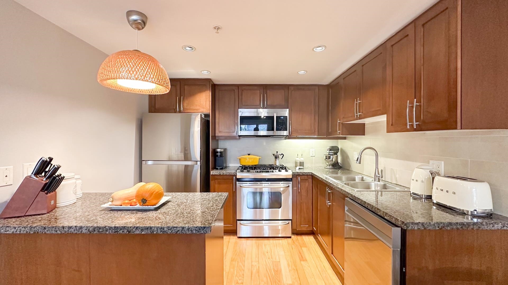 411 3811 HASTINGS STREET, R3082475, BC,