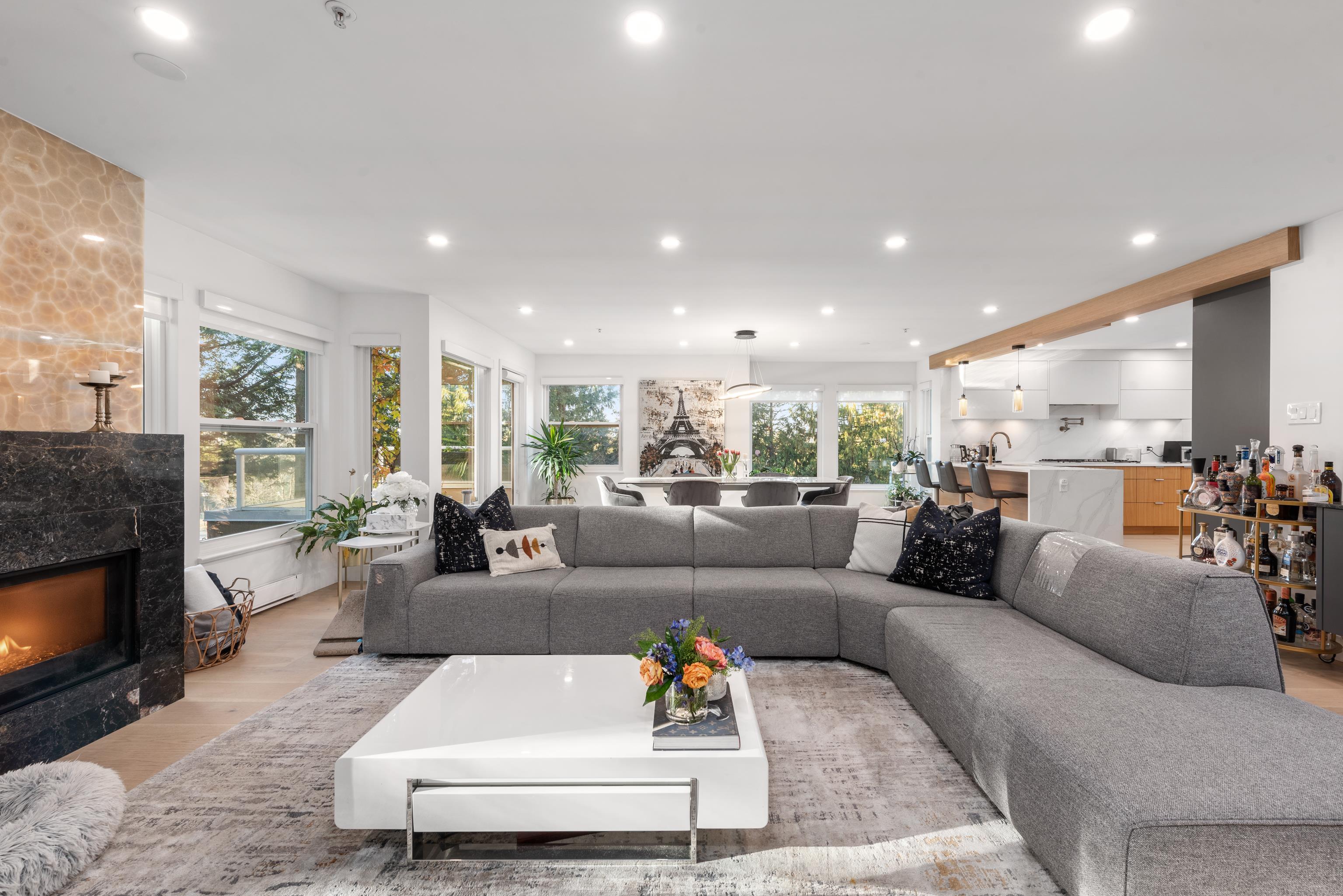 11 2425 EDGEMONT BOULEVARD, R3082534, BC,