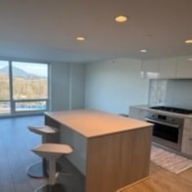 909 680 Seylynn CRESCENT CRESCENT, R3082713, BC,