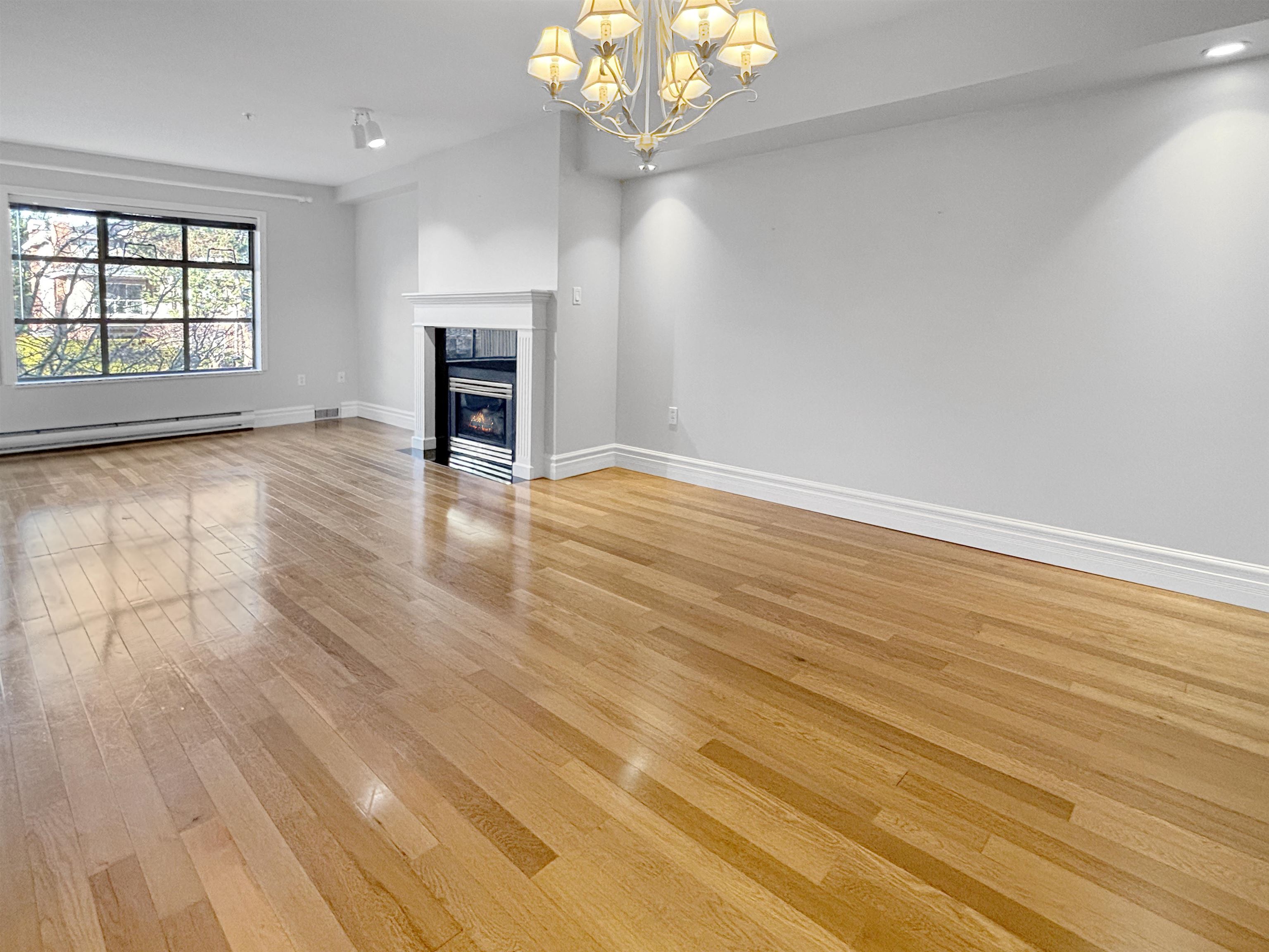 205 1118 55TH STREET, R3082831, BC,