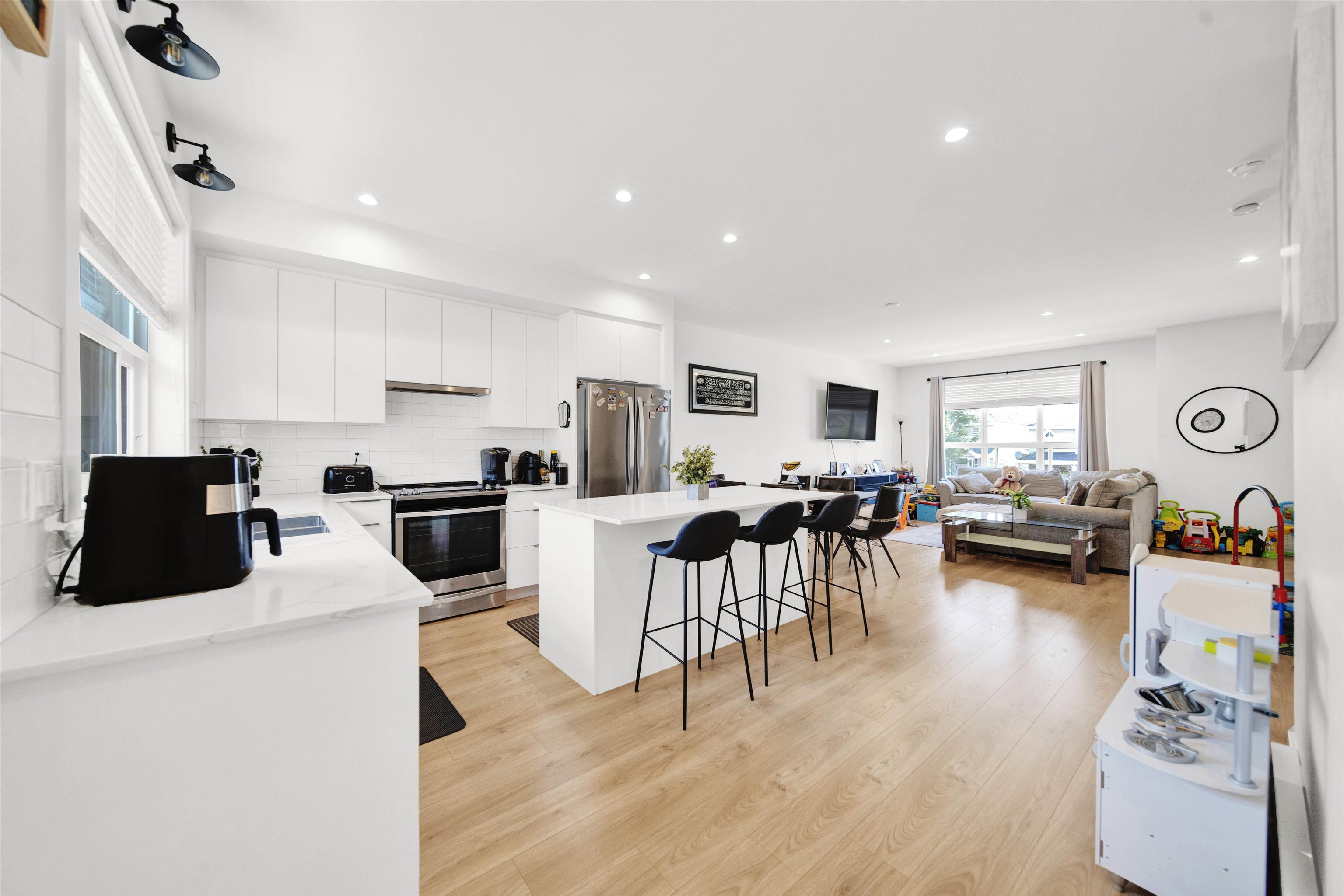 10 19255 ALOHA DRIVE, R3083199, BC,