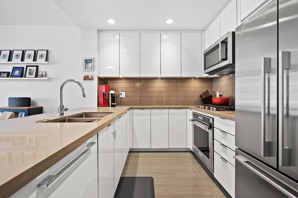 328 255 1ST STREET, R3083514, BC,