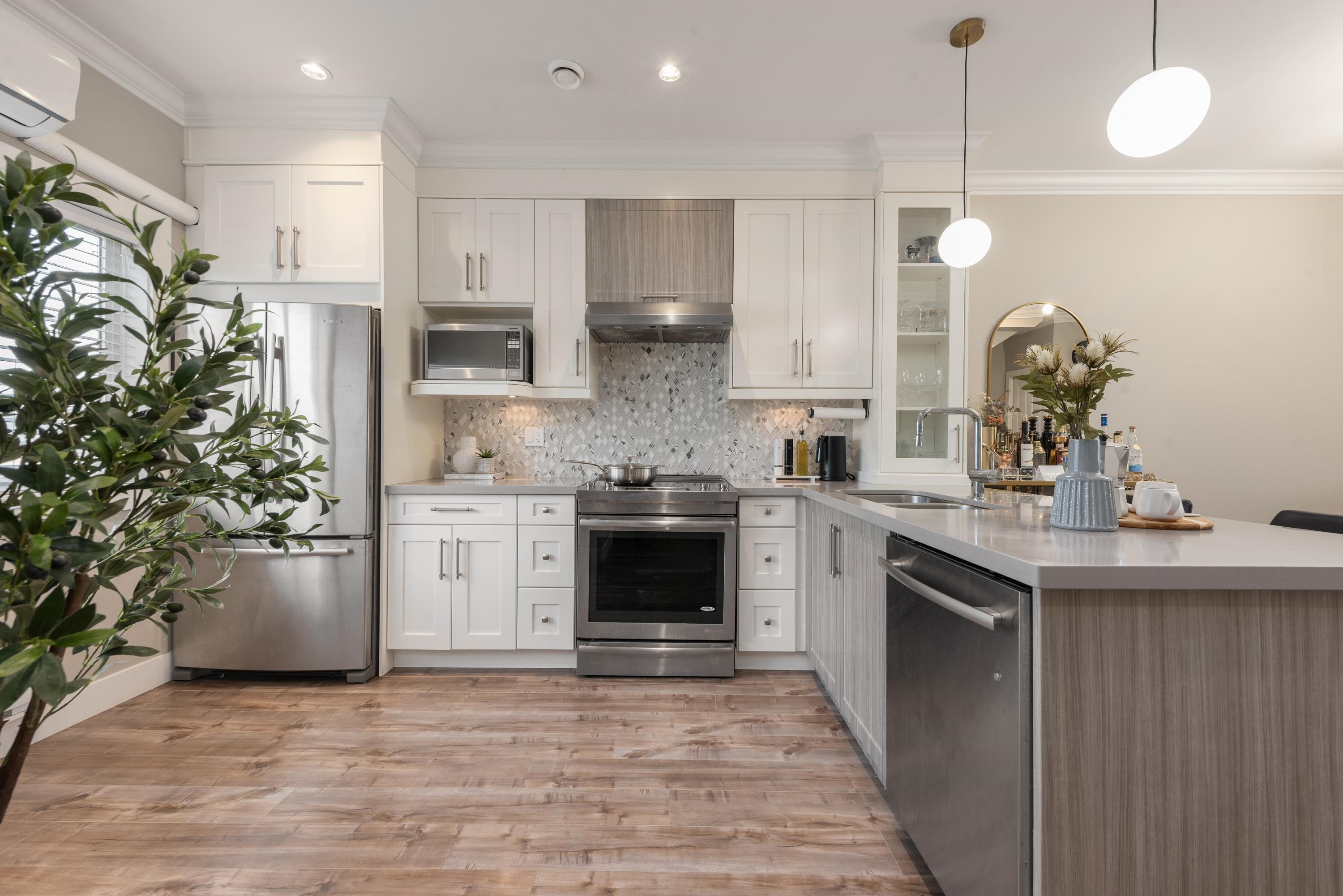 6 9840 ALBERTA ROAD, R3083518, BC,