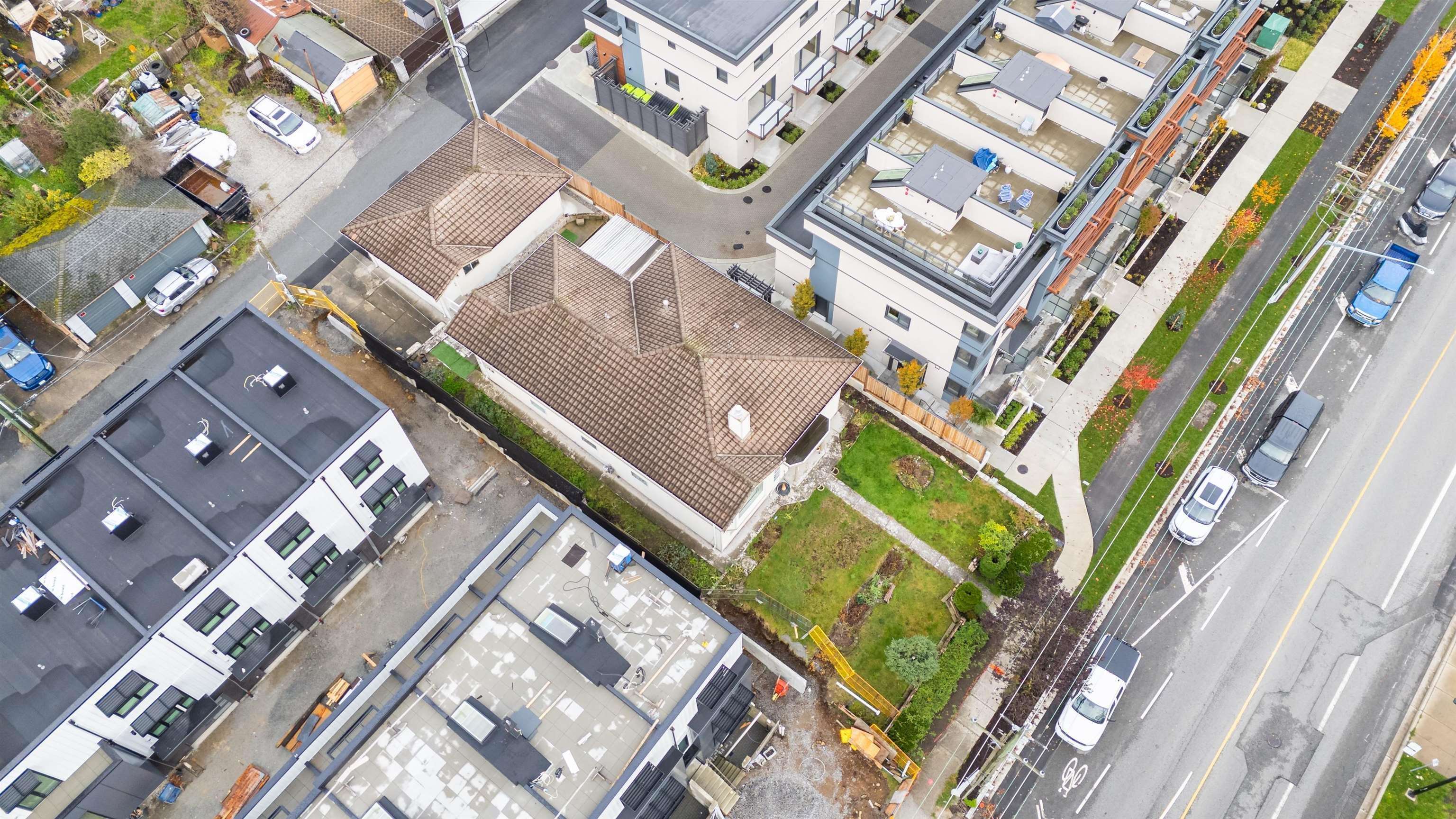 612 E 3RD STREET, North Vancouver BC V7L 1G7, R3084125, BC,