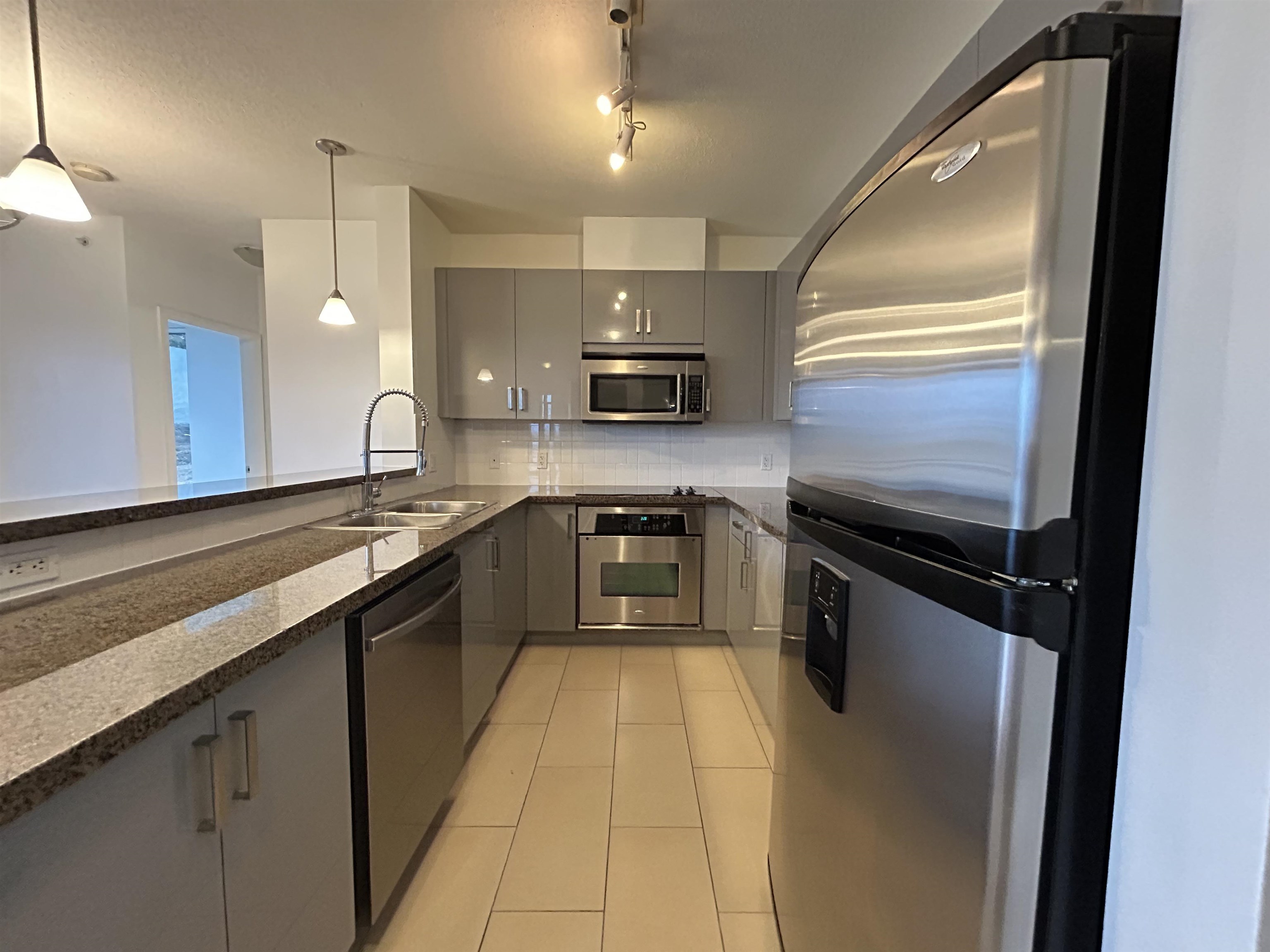 702 11 ROYAL AVENUE, R3084193, BC,