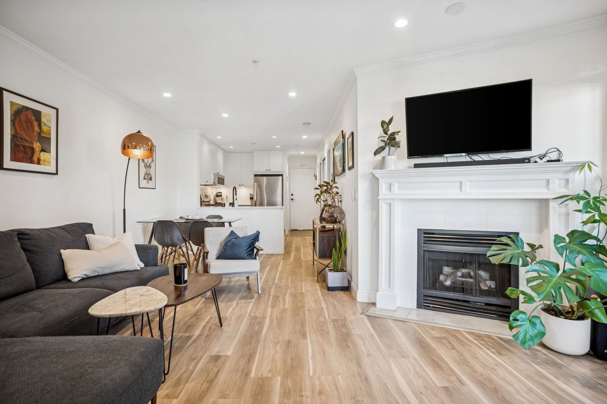 305 688 16TH AVENUE, R3084444, BC,