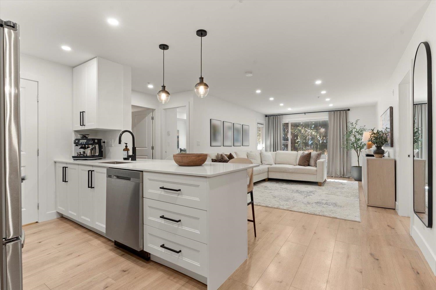 211 2581 LANGDON STREET, R3084506, BC,