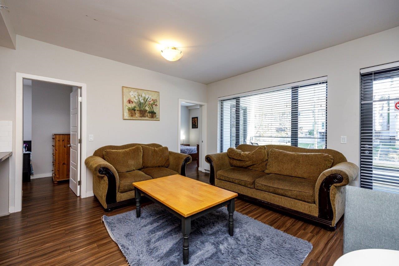 209 215 1ST STREET, R3084778, BC,