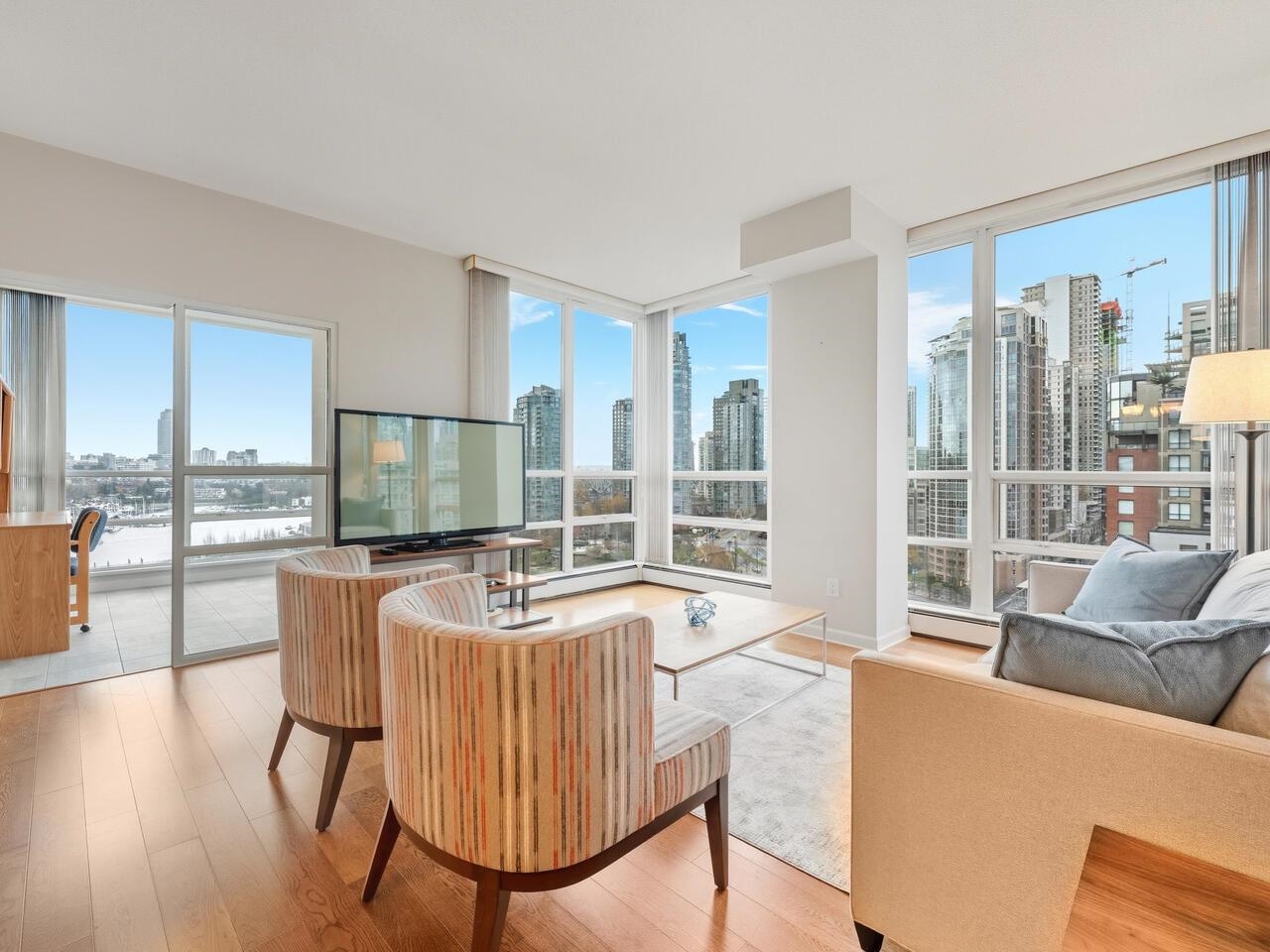 18C 139 DRAKE STREET, R3084792, BC,