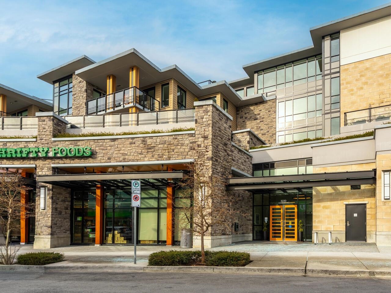 302 3220 CONNAUGHT CRESCENT, R3084799, BC,