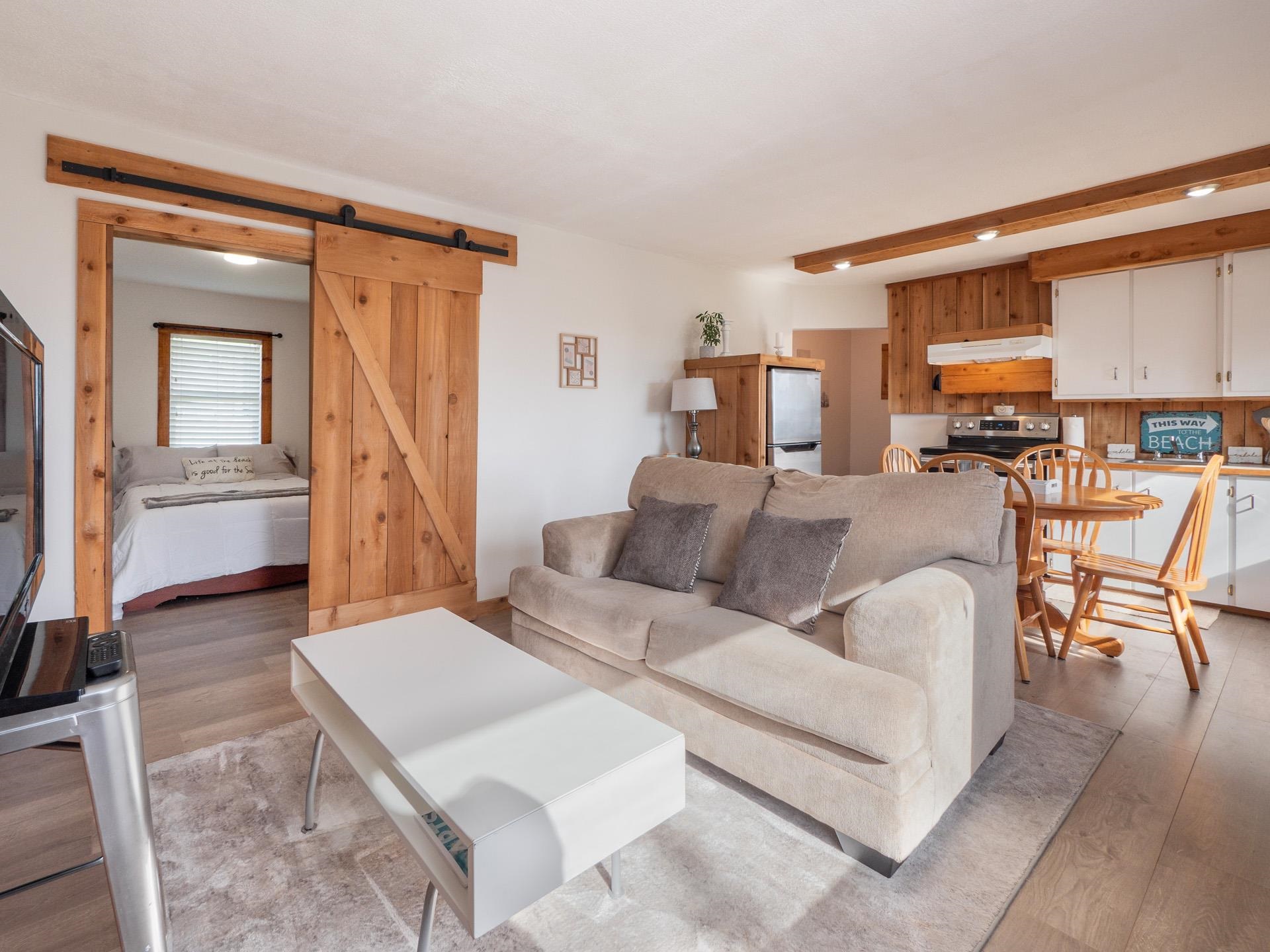 716/718 HILLCREST ROAD, Gibsons BC V0N 1V9, R3084914, BC,