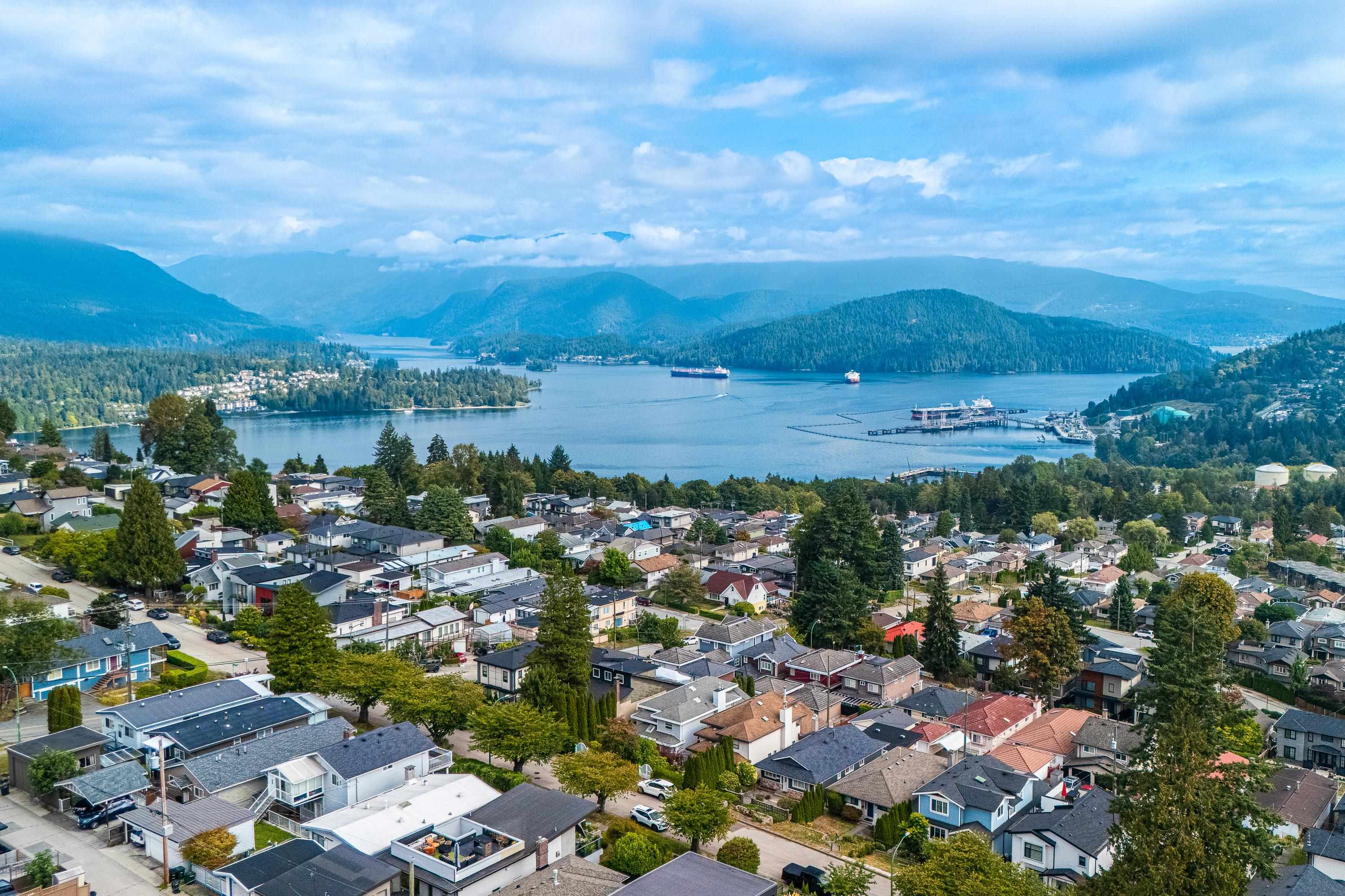 155 ELLESMERE AVENUE, Burnaby BC V5B 3S5, R3084958, BC,