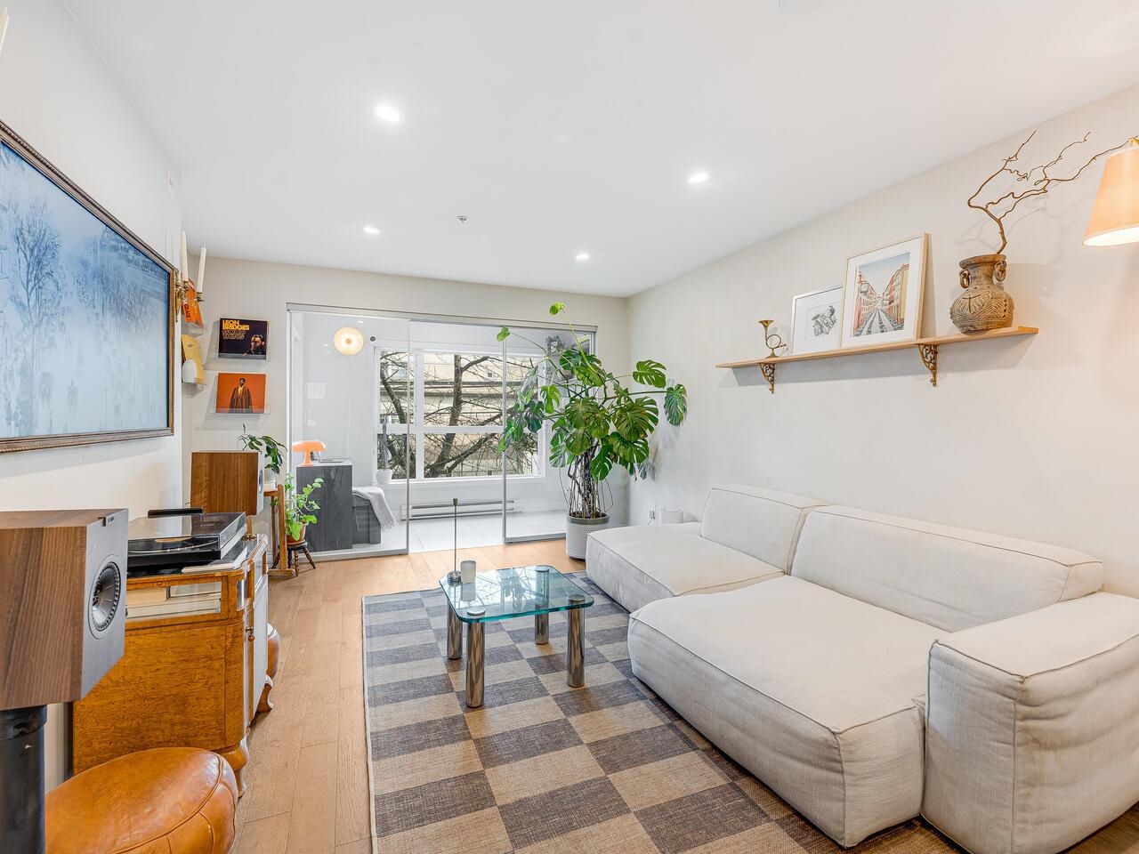 203 3456 COMMERCIAL STREET, R3085197, BC,