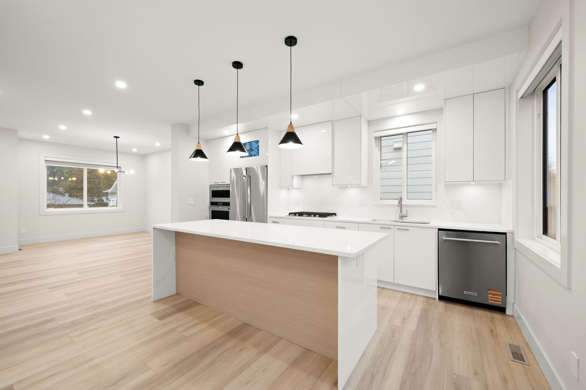 3 3881 HURST STREET, R3085216, BC,