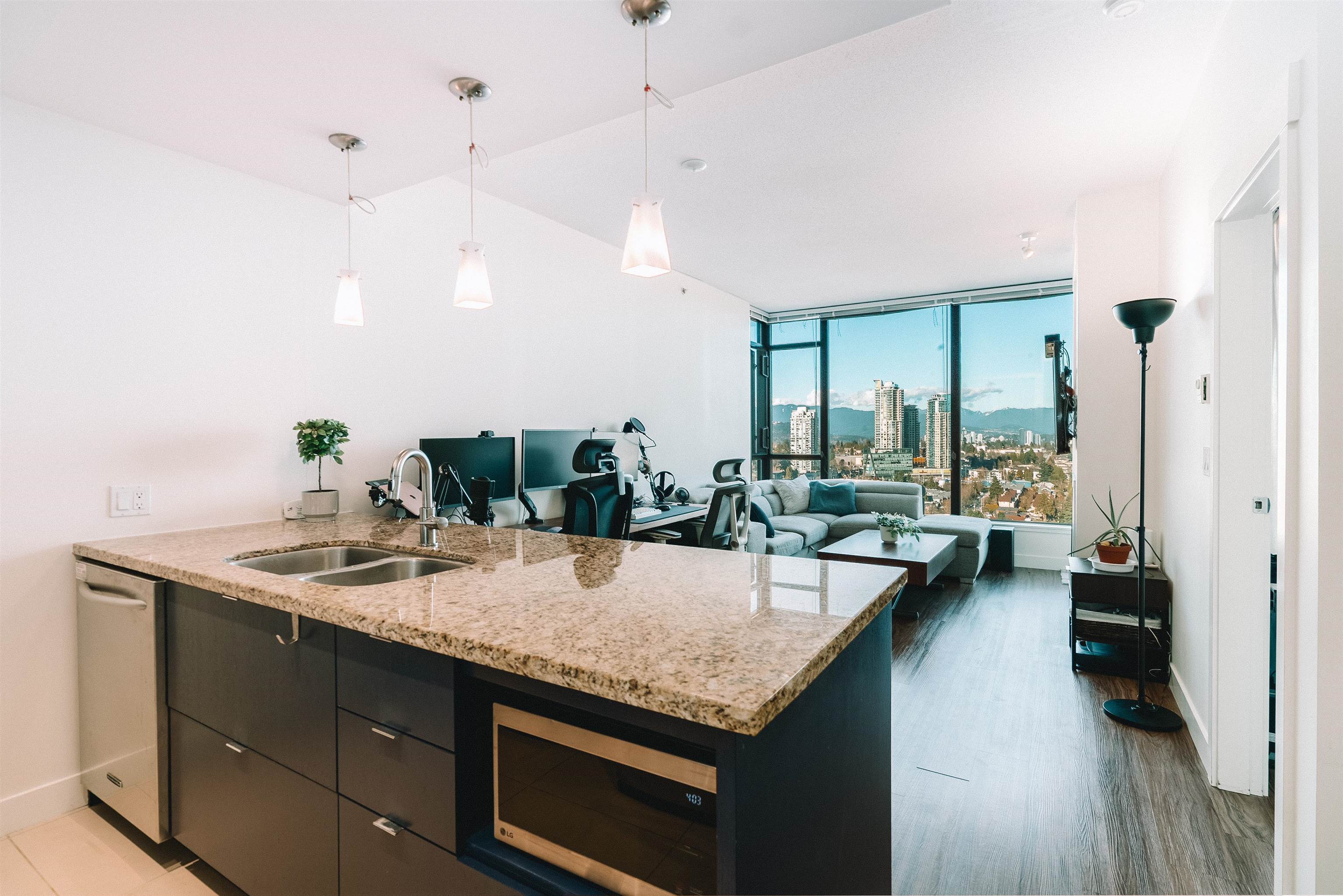 2905 7088 18TH AVENUE, R3085523, BC,