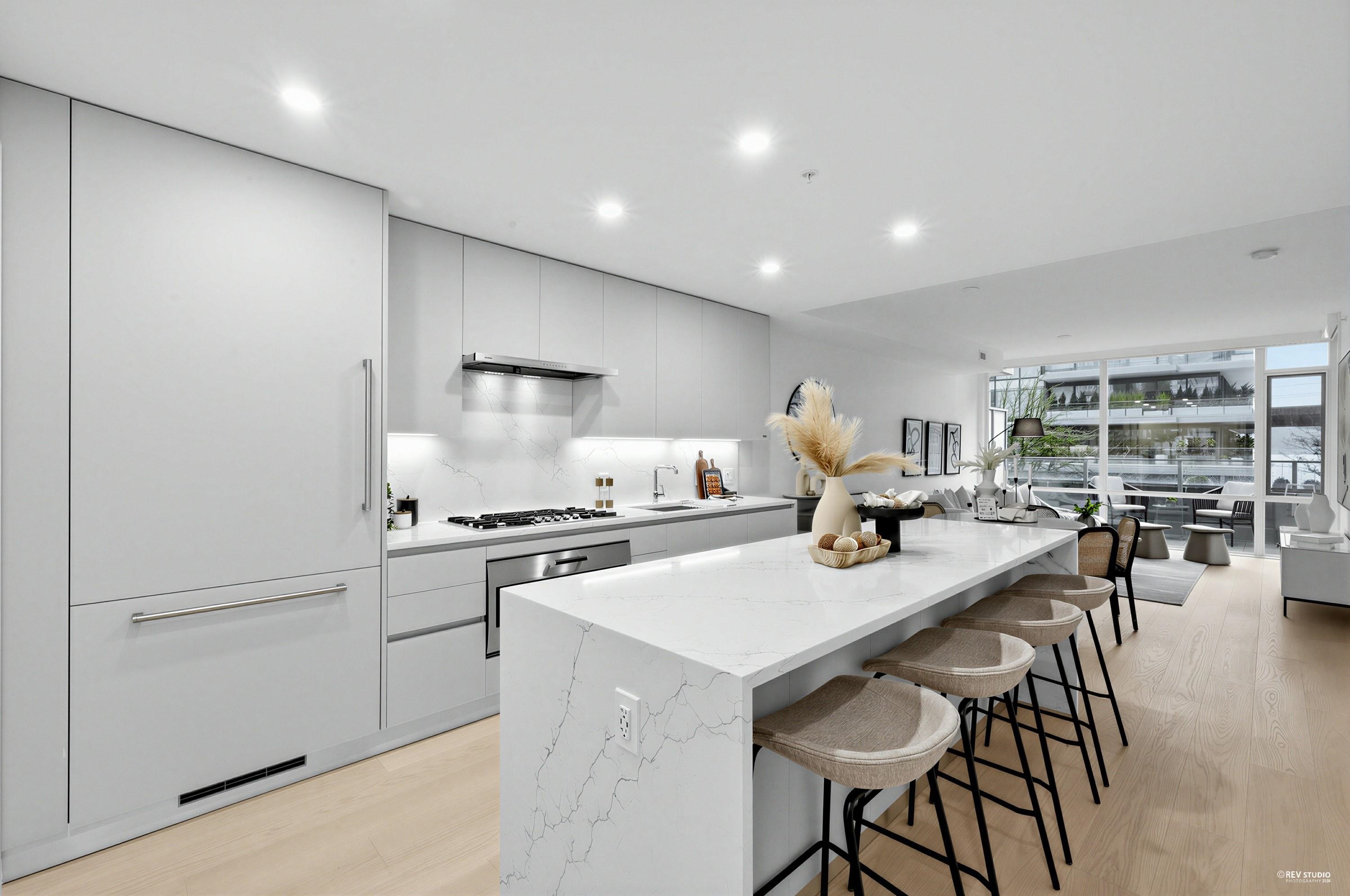 205 1331 MARINE DRIVE, R3085882, BC,