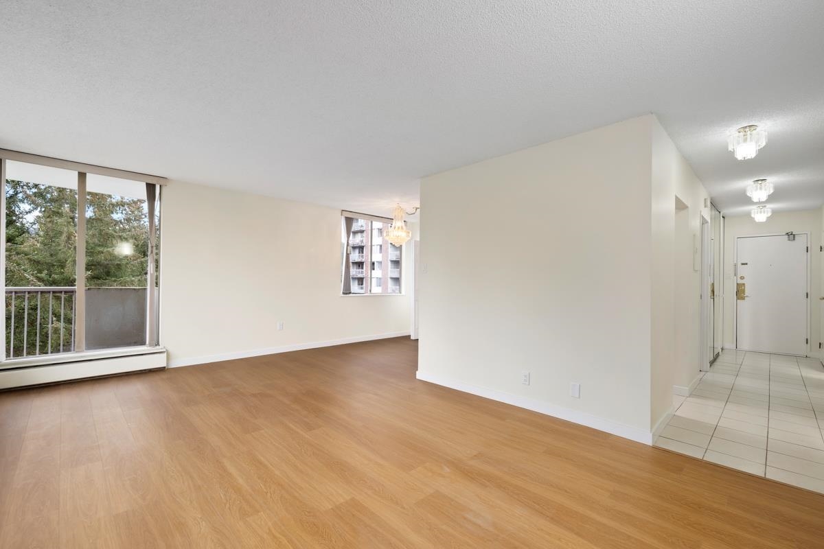 1202 2020 FULLERTON AVENUE, R3086356, BC,