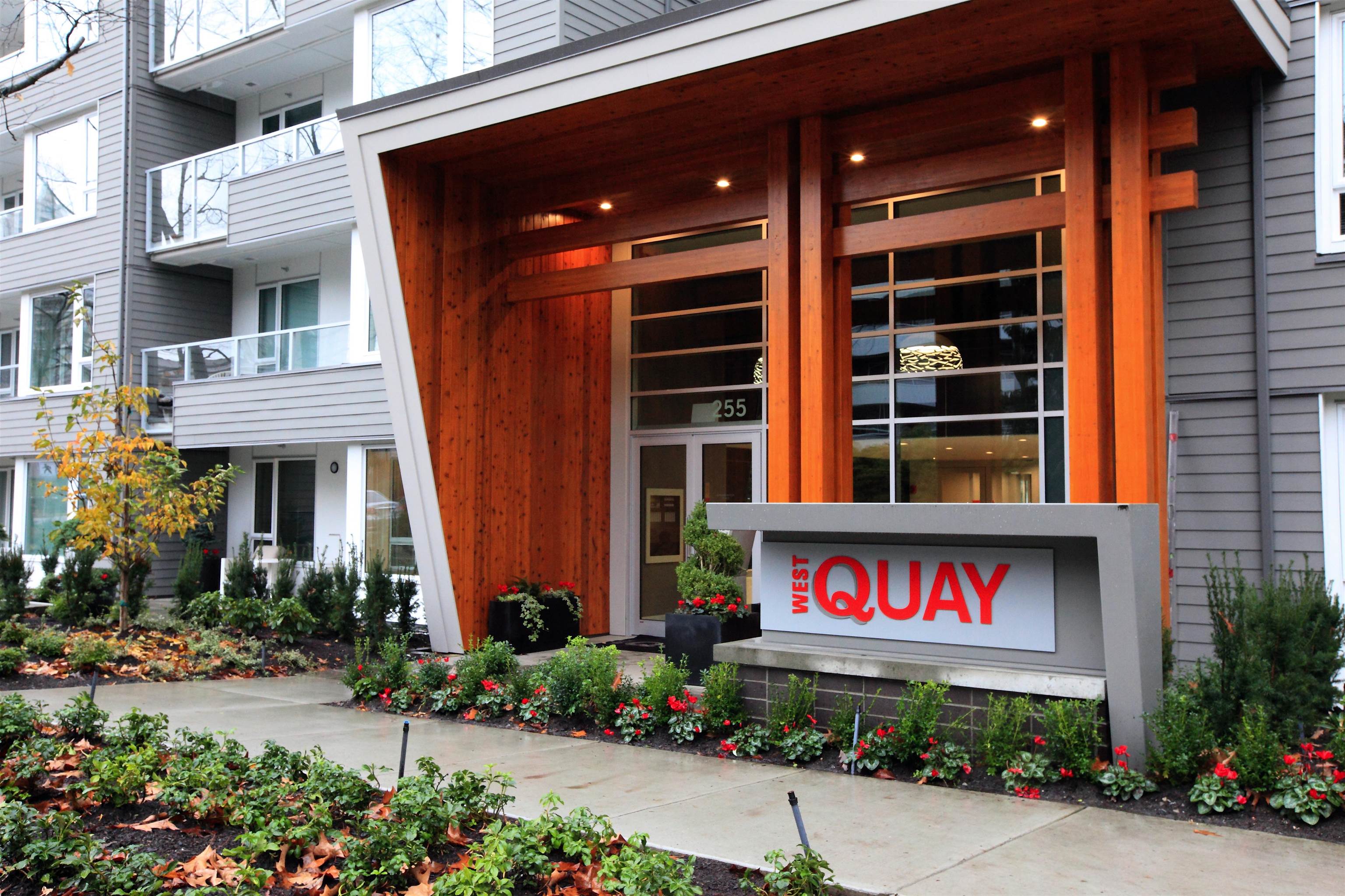 319 255 1ST STREET, R3086458, BC,