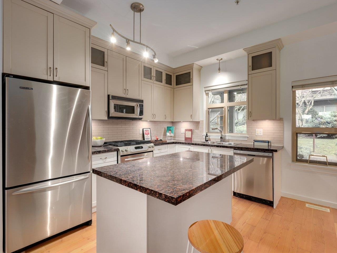 124 250 SALTER STREET, R3086835, BC,