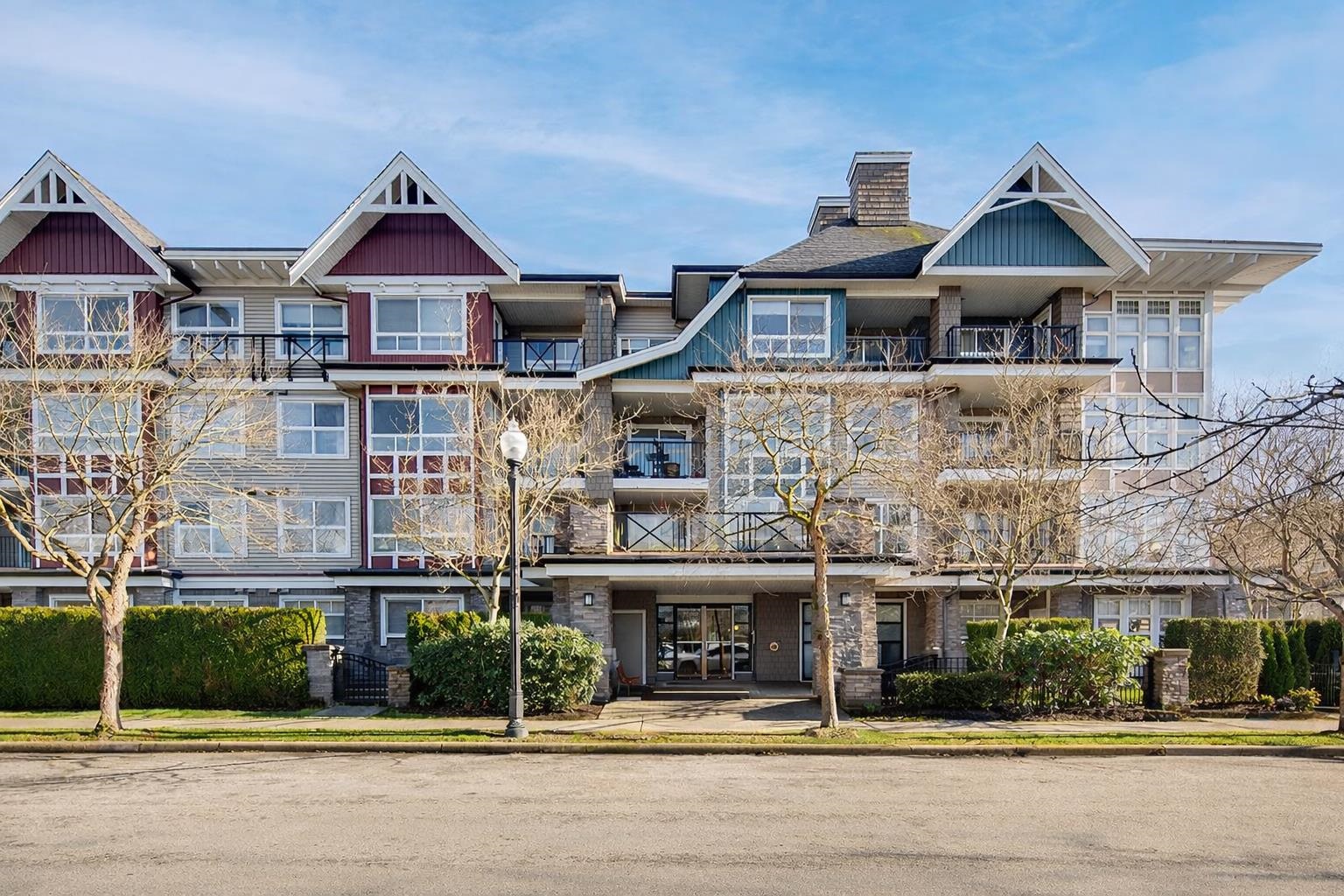 401 7088 MONT ROYAL SQUARE, R3086888, BC,