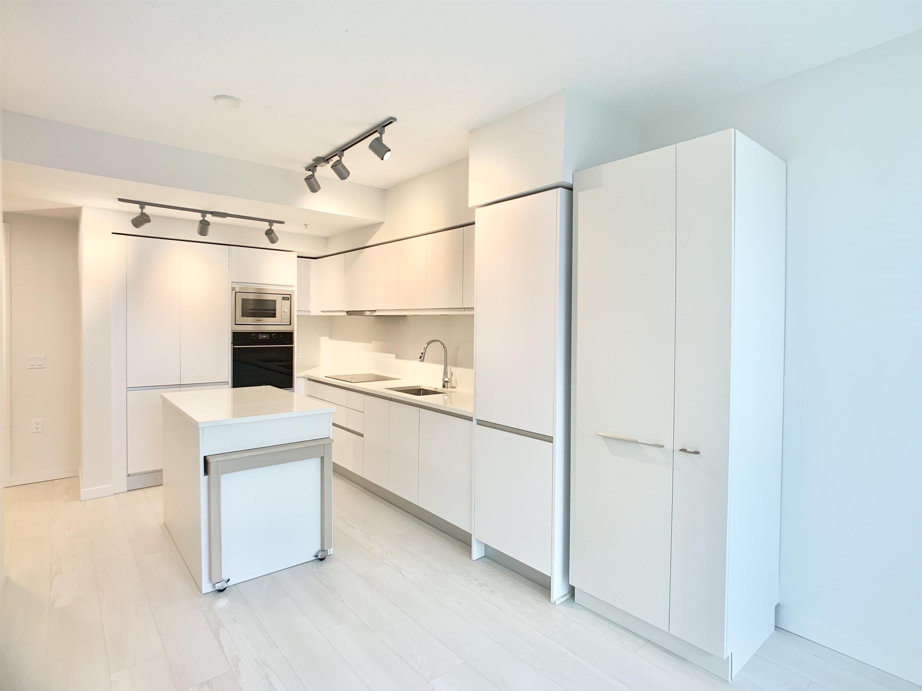 714 180 2ND AVENUE, R3087703, BC,