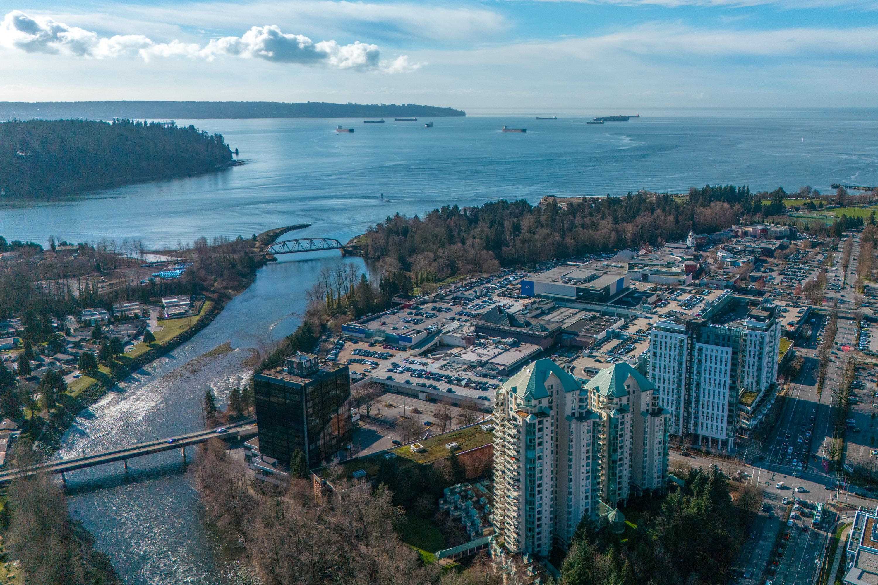 15B 338 TAYLOR WAY, R3088377, BC,