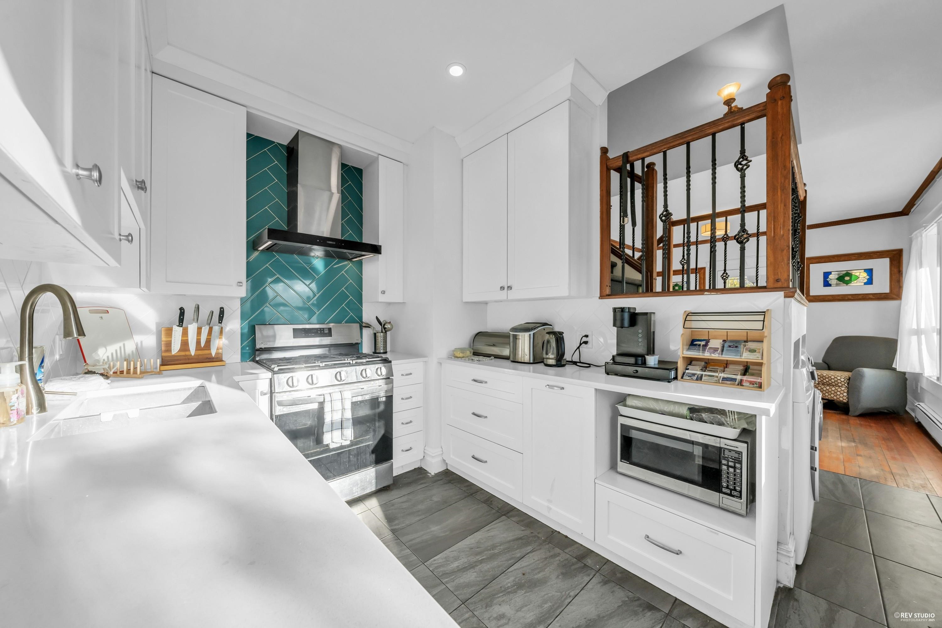 237 SANDRINGHAM AVENUE, New Westminster BC V3L 1Z4, R3088444, BC,