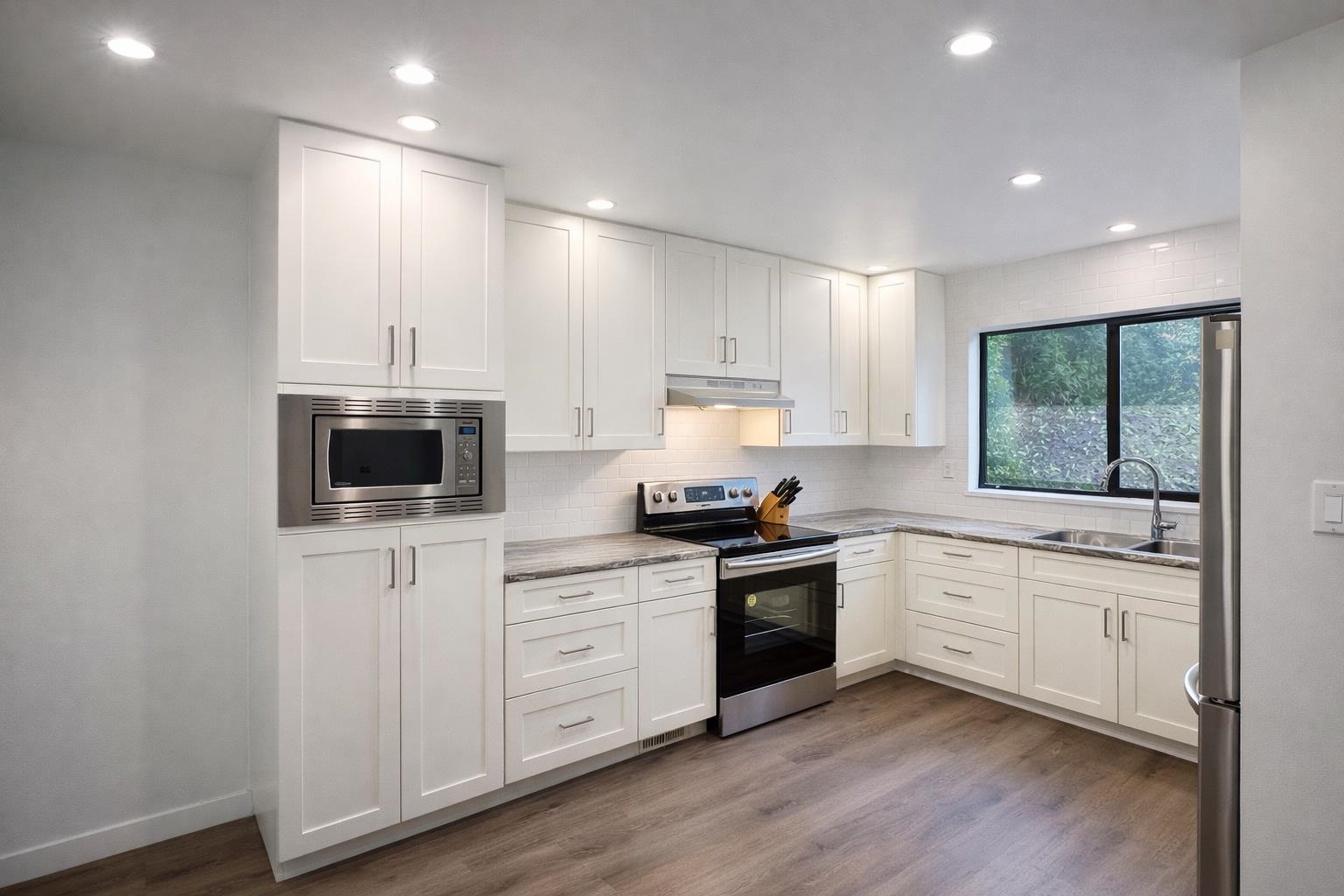 106 511 GATENSBURY STREET, R3088455, BC,