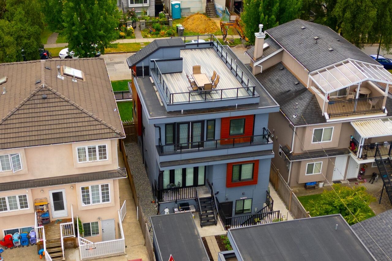 2765 E 27TH AVENUE, Vancouver BC V5R 1N4, R3088562, BC,