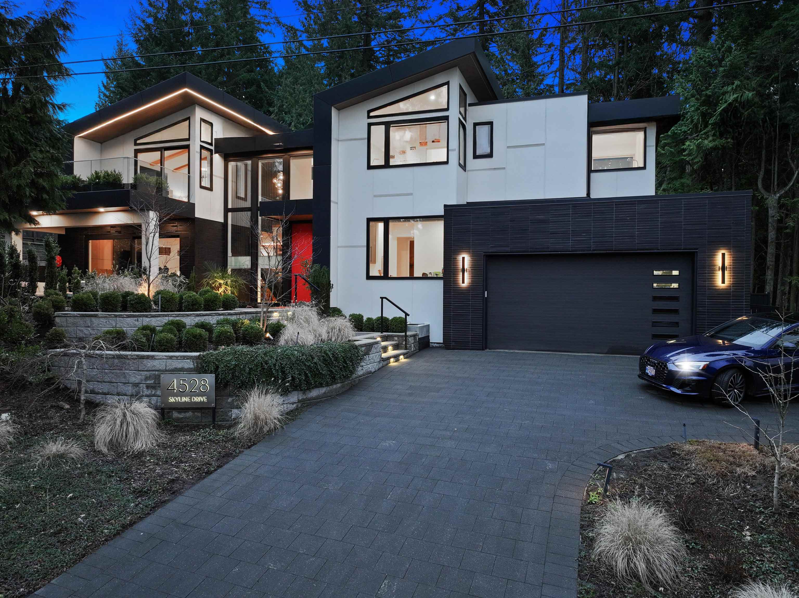 4528 SKYLINE DRIVE, North Vancouver BC V7R 3H1, R3089495, BC,