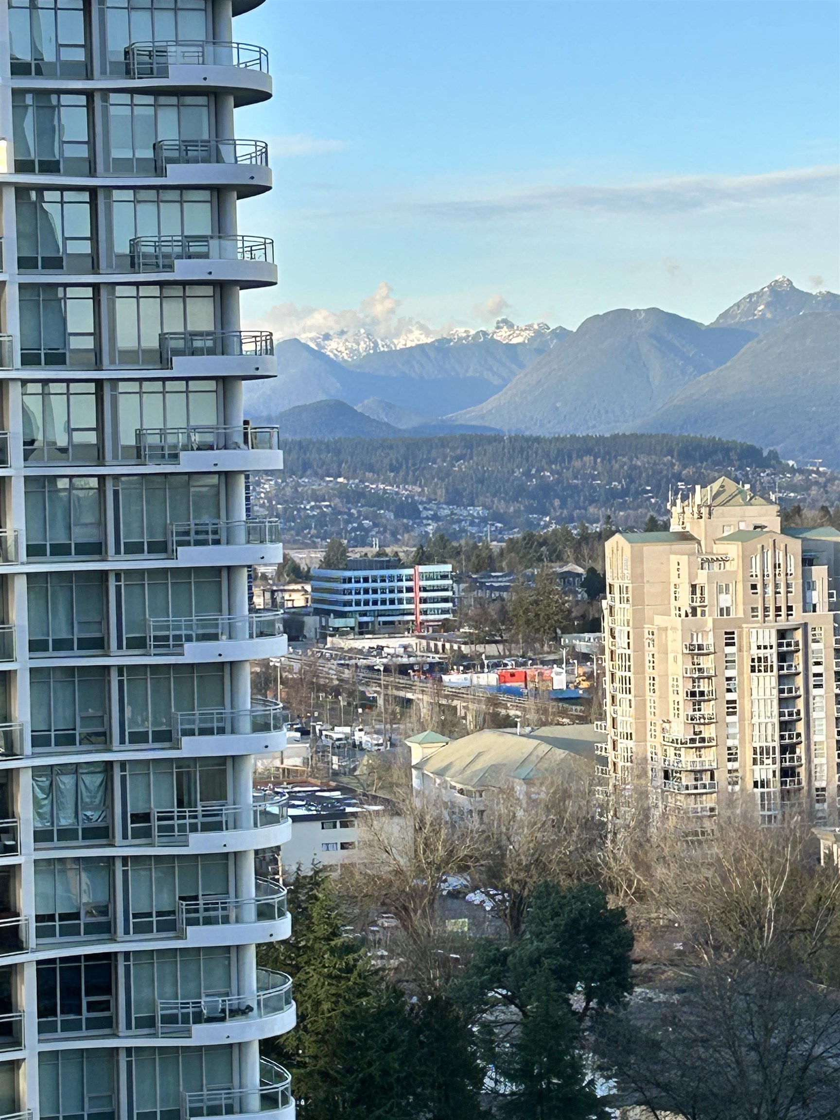 1402 13308 CENTRAL AVENUE, Surrey BC V3T 0M4, R3090022, BC,