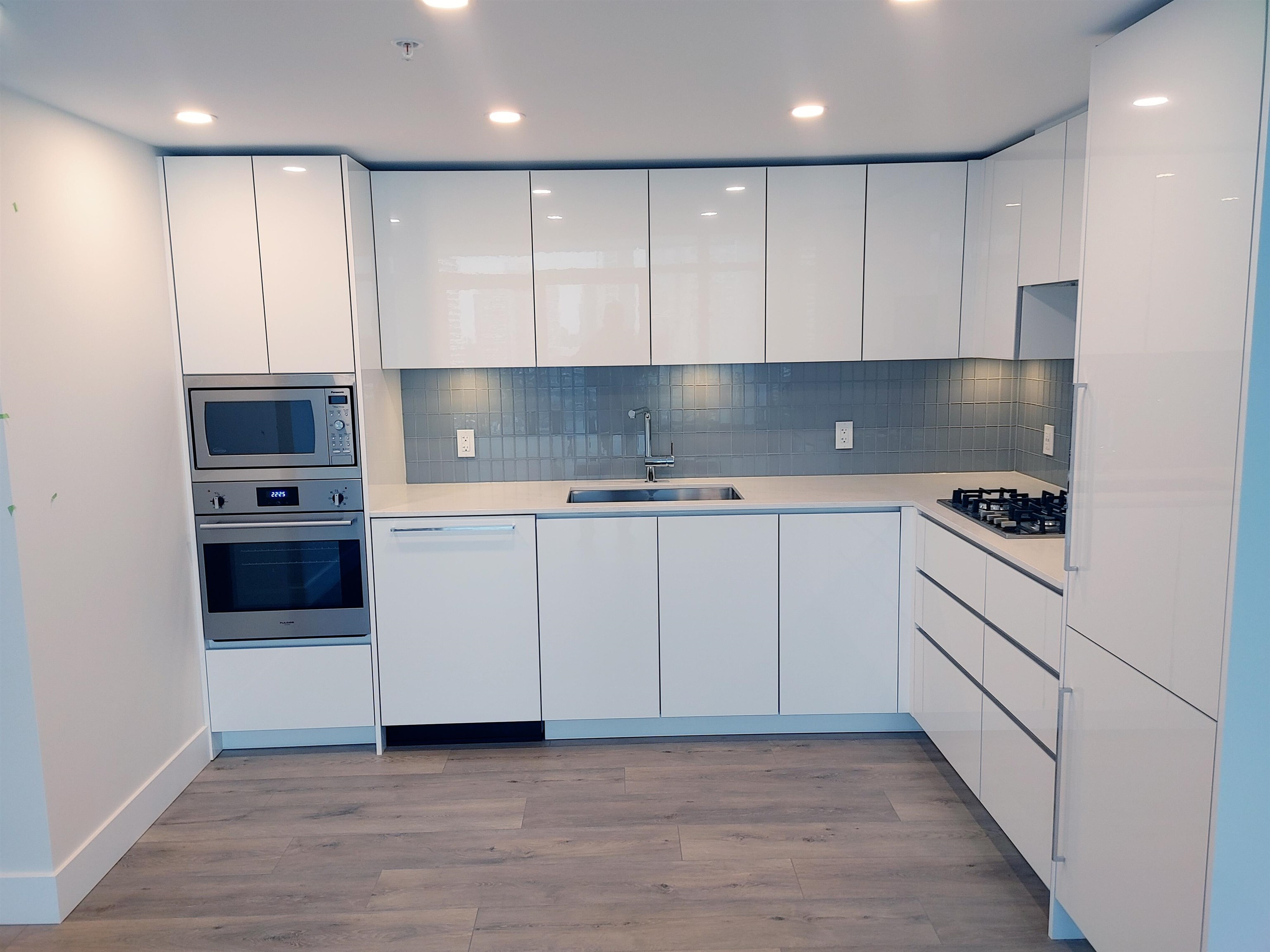 1005 10428 WHALLEY BOULEVARD, R3090055, BC,