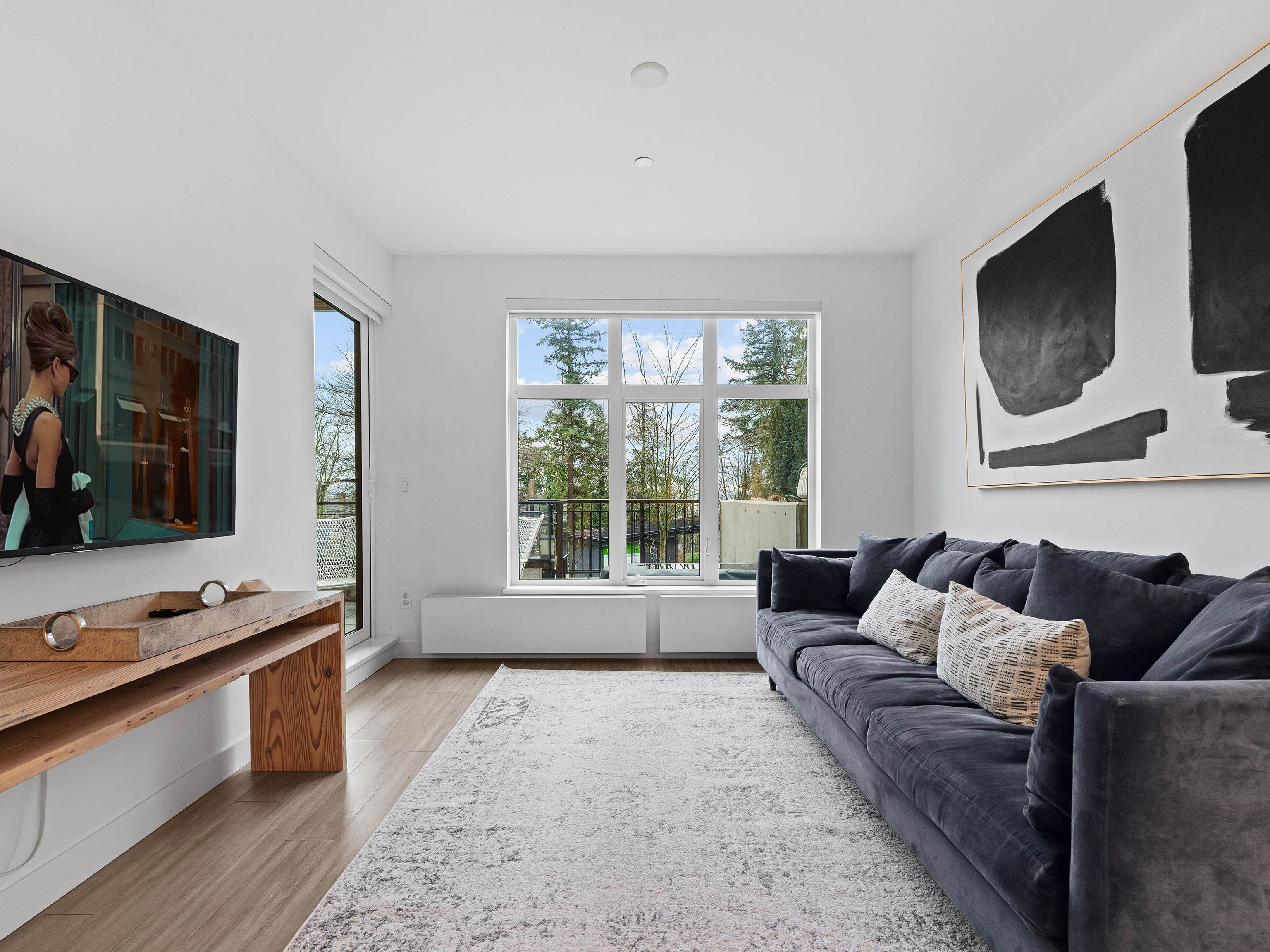 107 733 3RD STREET, R3090101, BC,