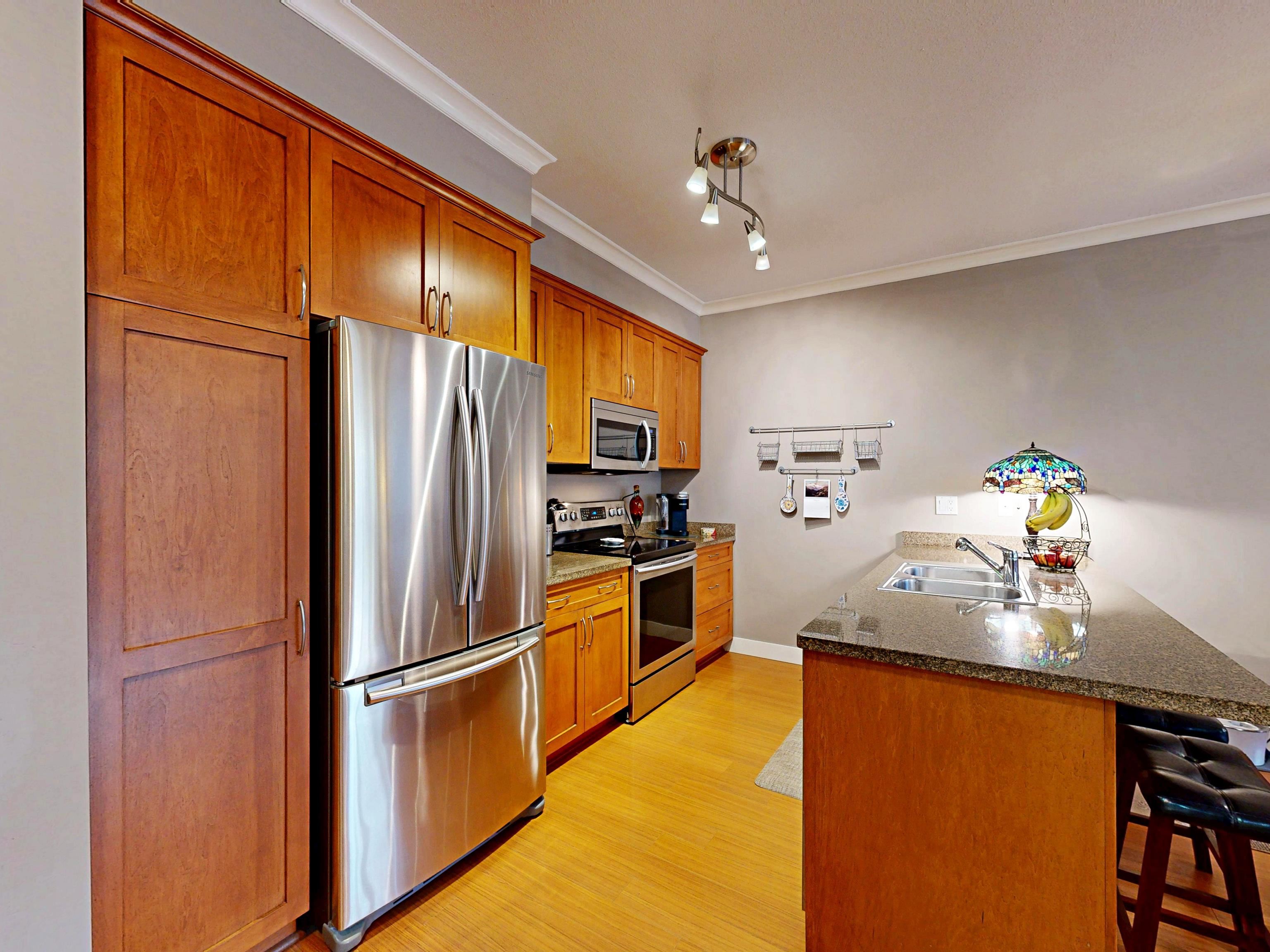 207 1375 VIEW CRESCENT, R3090113, BC,