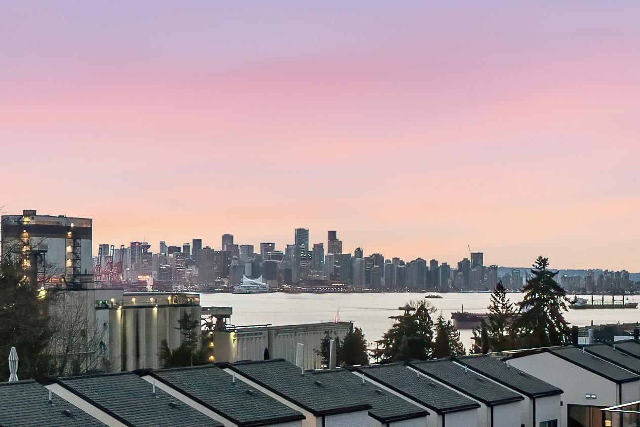 304 707 3RD STREET, R3090459, BC,