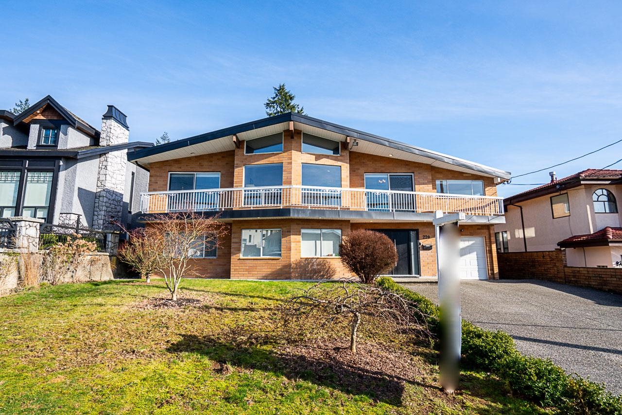 220 N GROSVENOR AVENUE, Burnaby BC V5B 1J4, R3090464, BC,