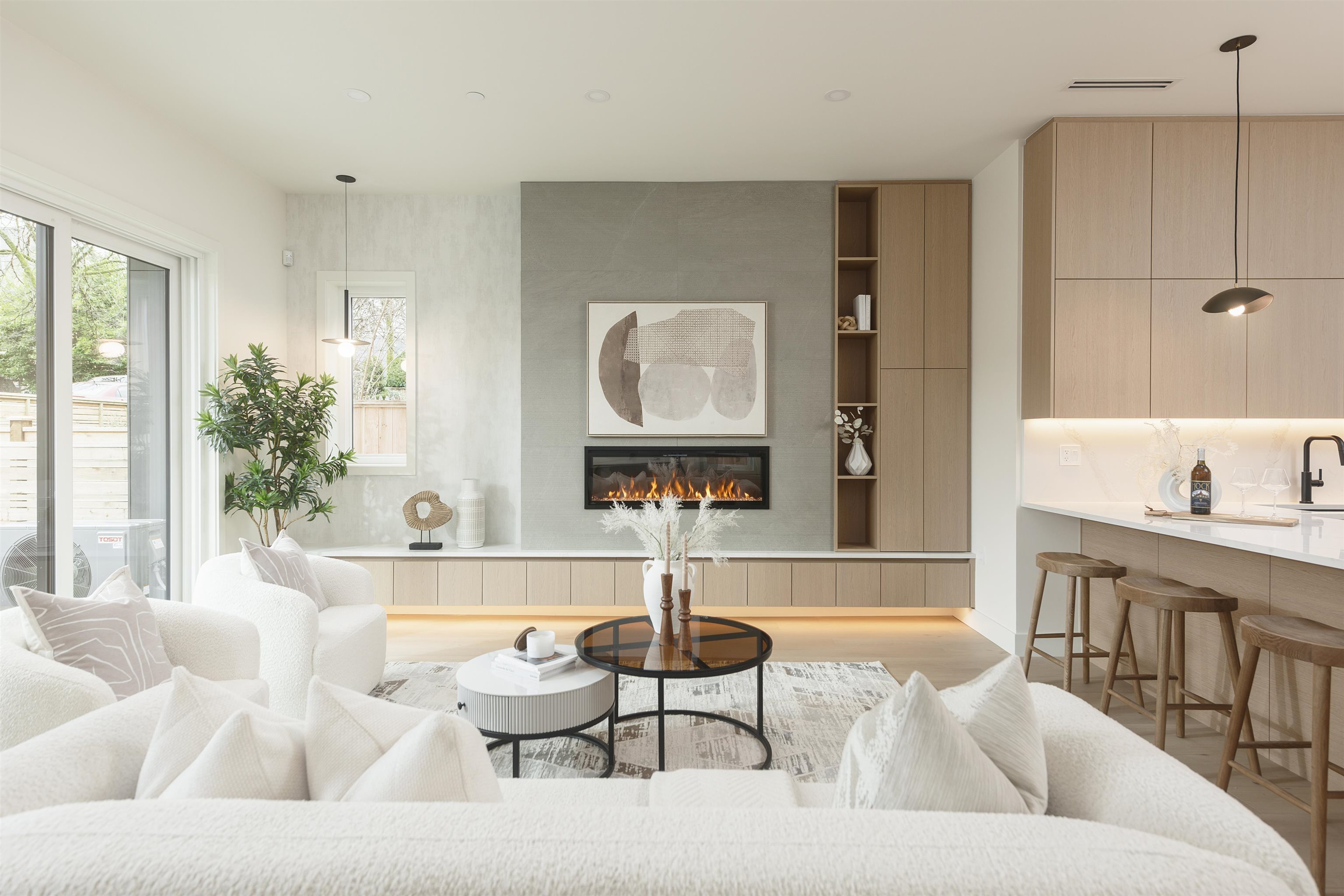 1 735 10TH AVENUE, R3090744, BC,