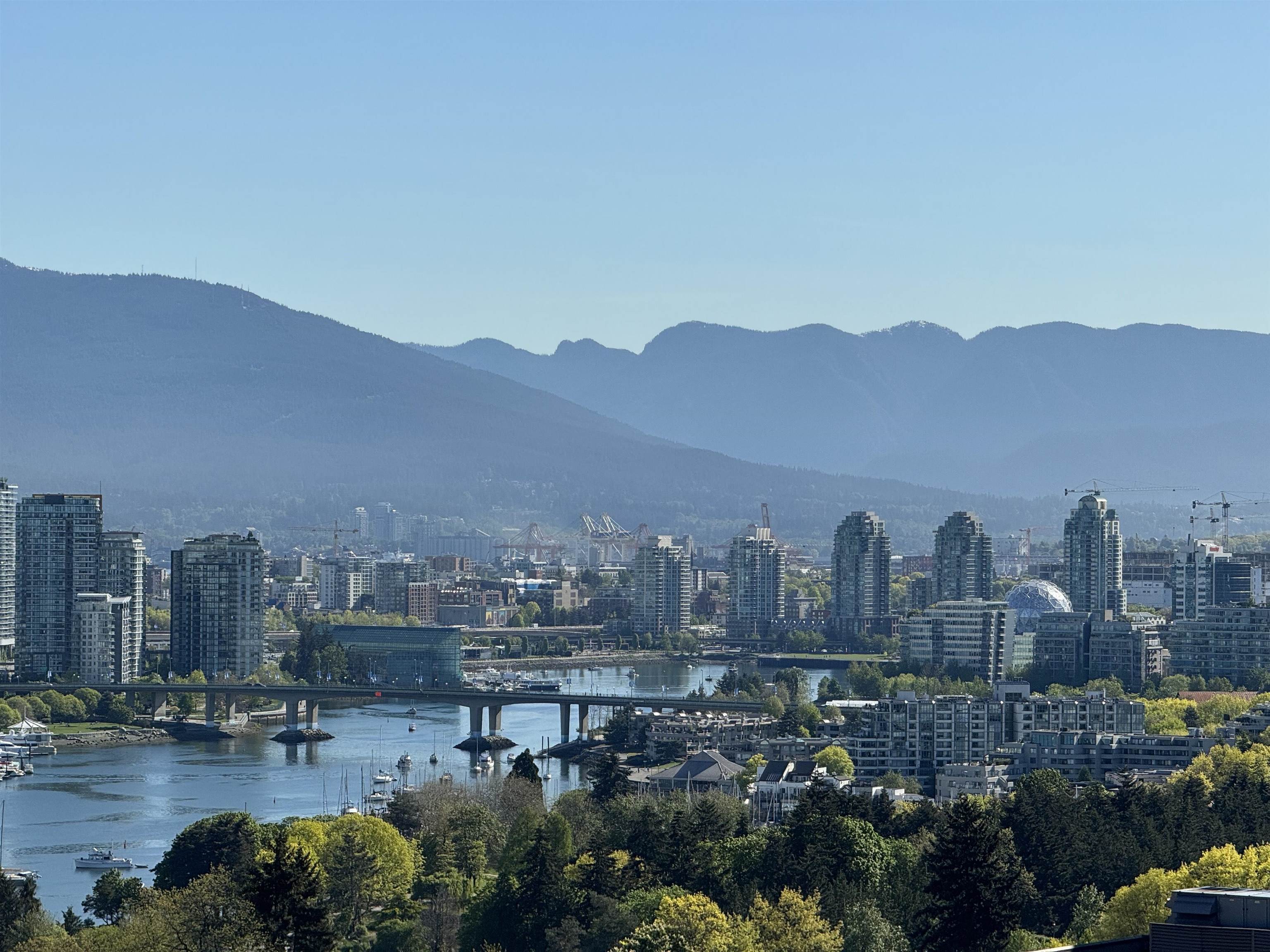 PH 1268 BROADWAY, R3091875, BC,