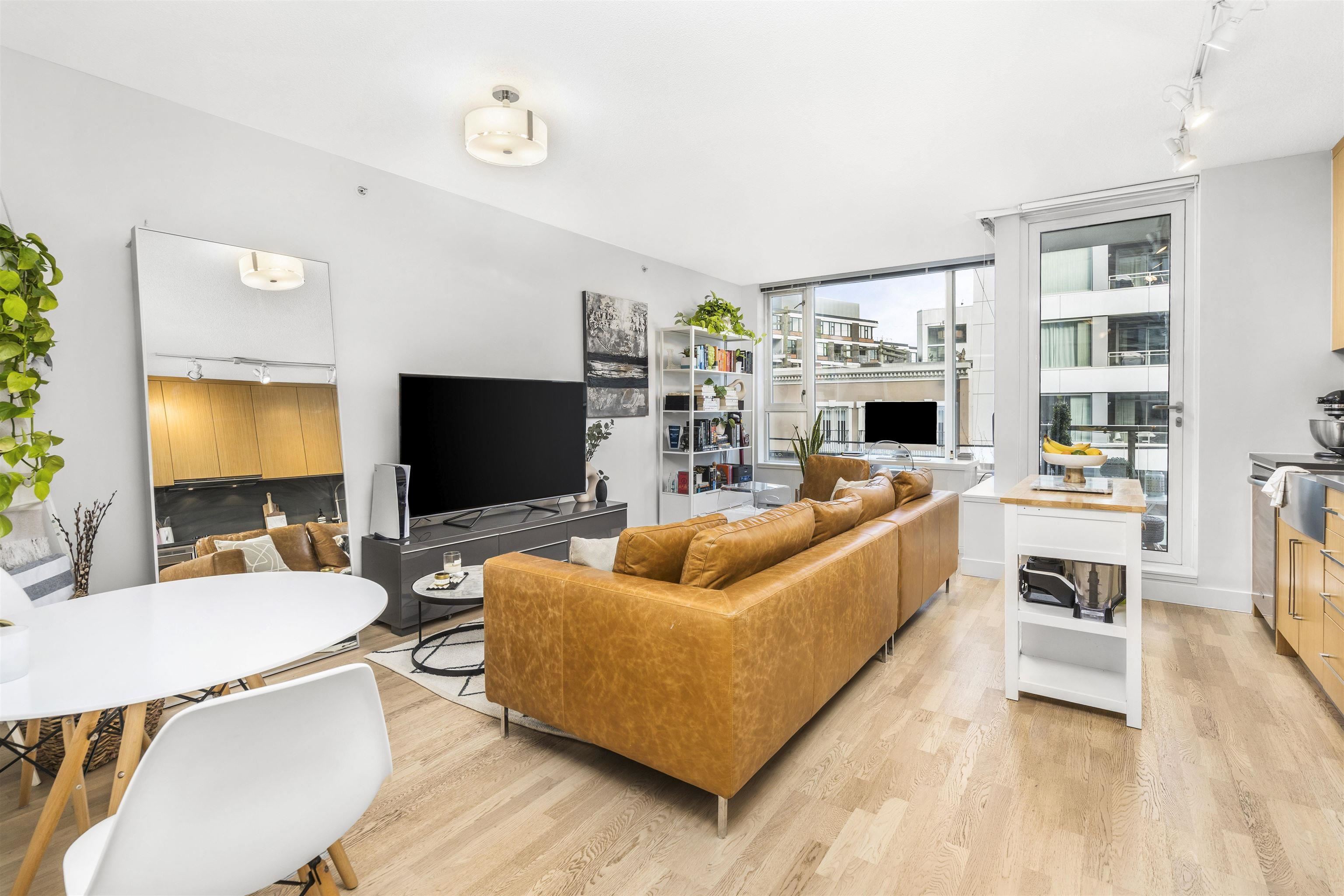 3XX 250 6TH AVENUE, R3092336, BC,