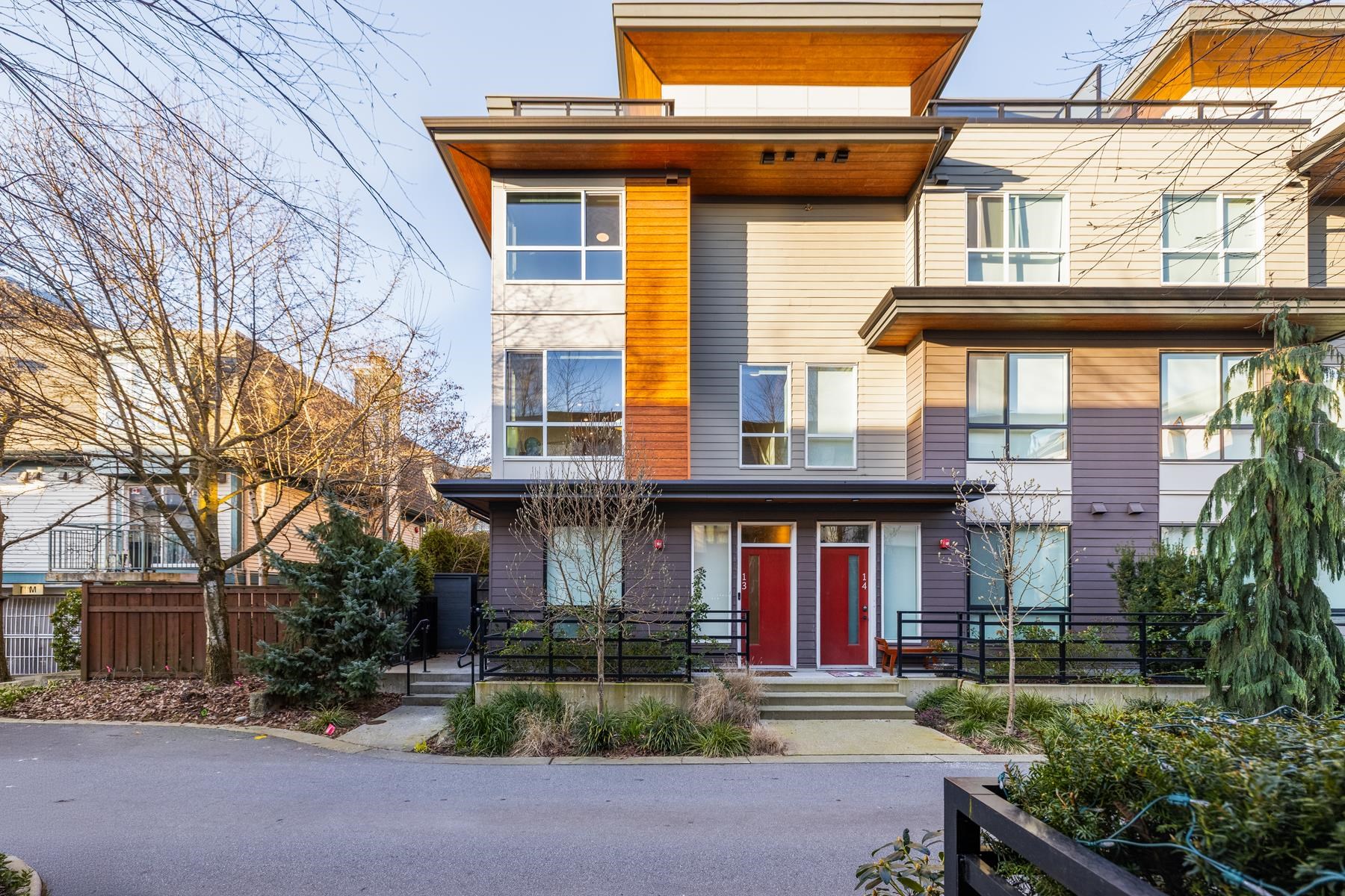 13 533 3RD STREET, R3092358, BC,