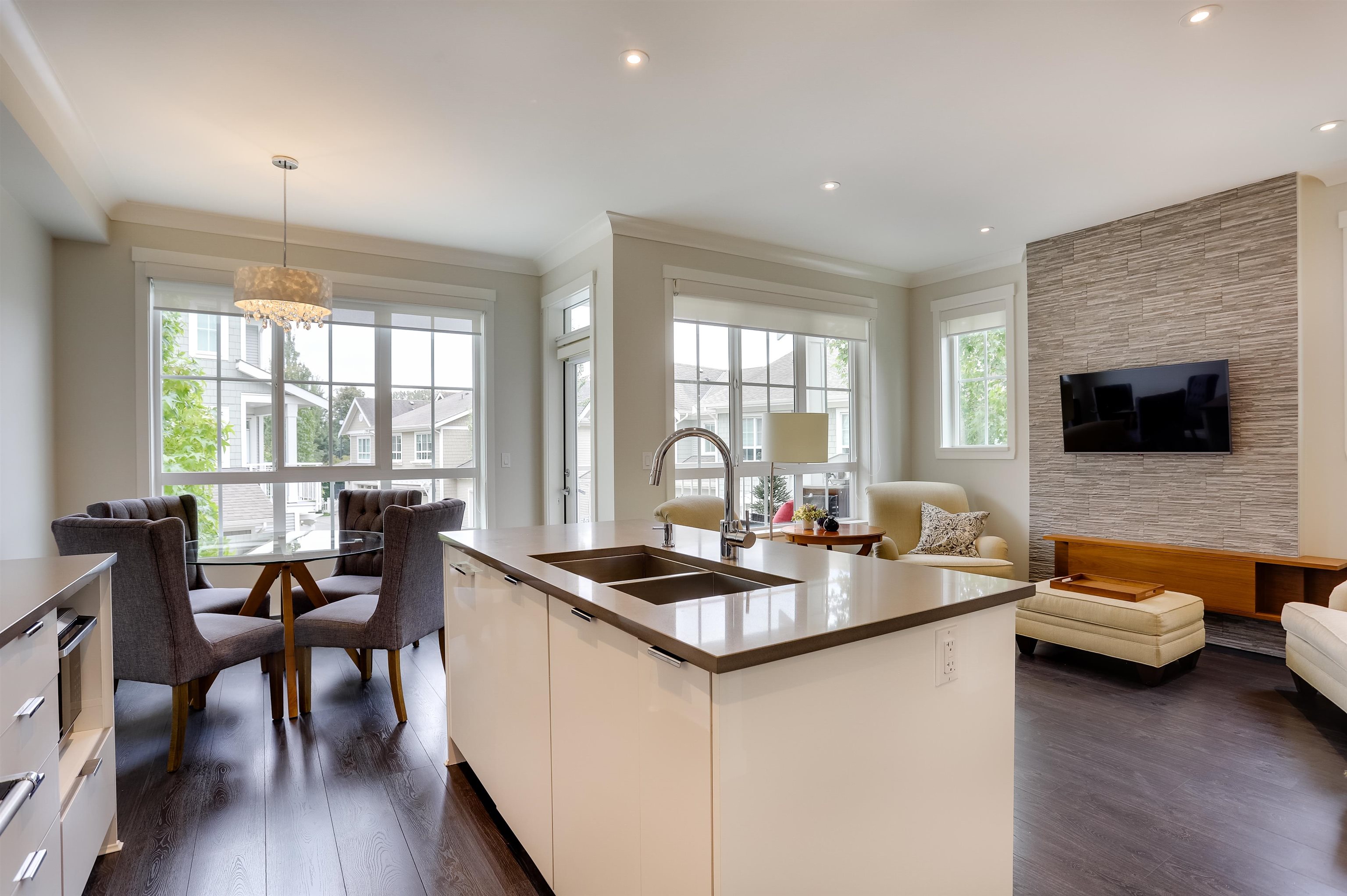 30 5510 ADMIRAL WAY, R3092602, BC,