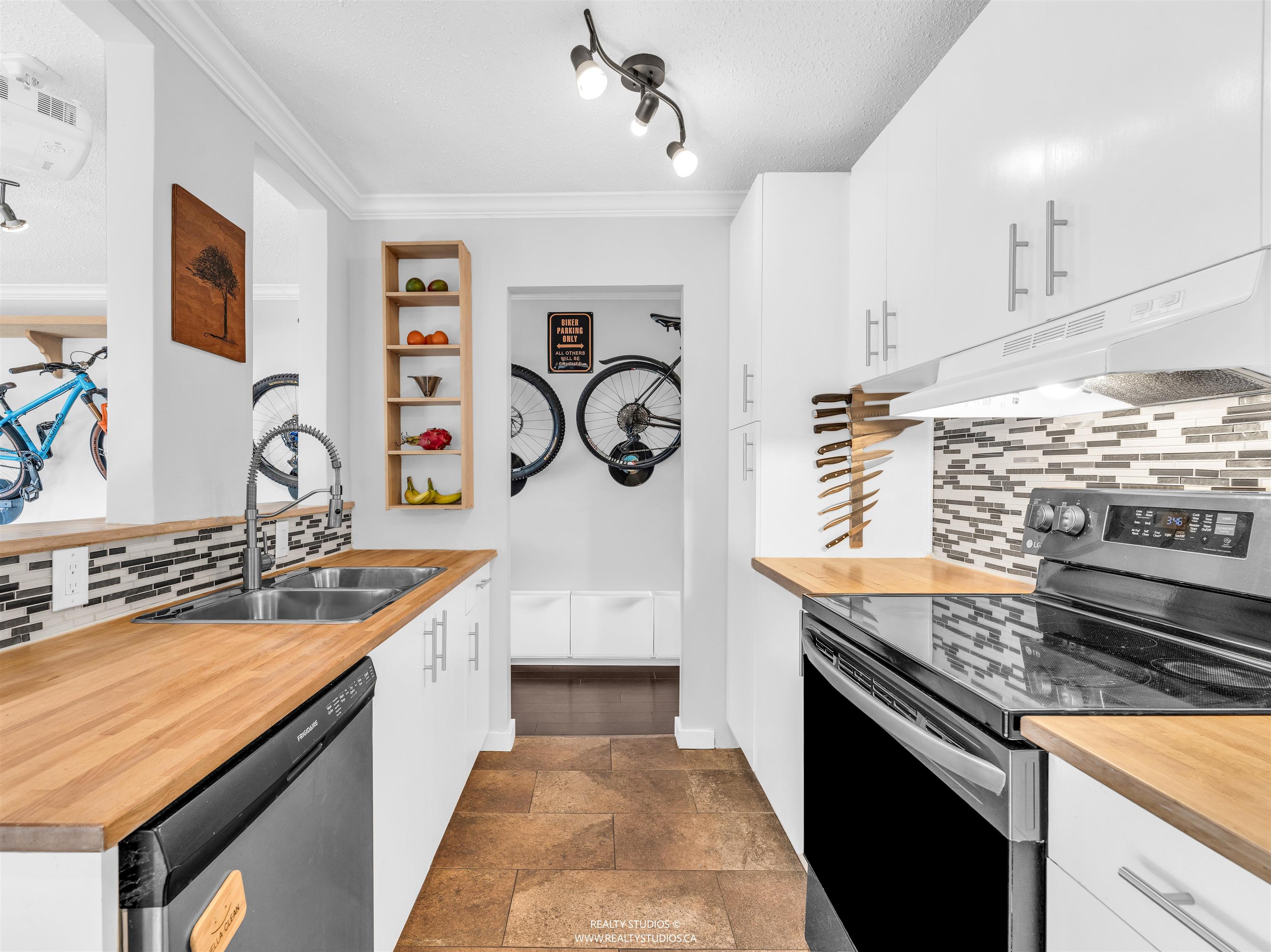 306 2222 CAMBRIDGE STREET, R3092619, BC,