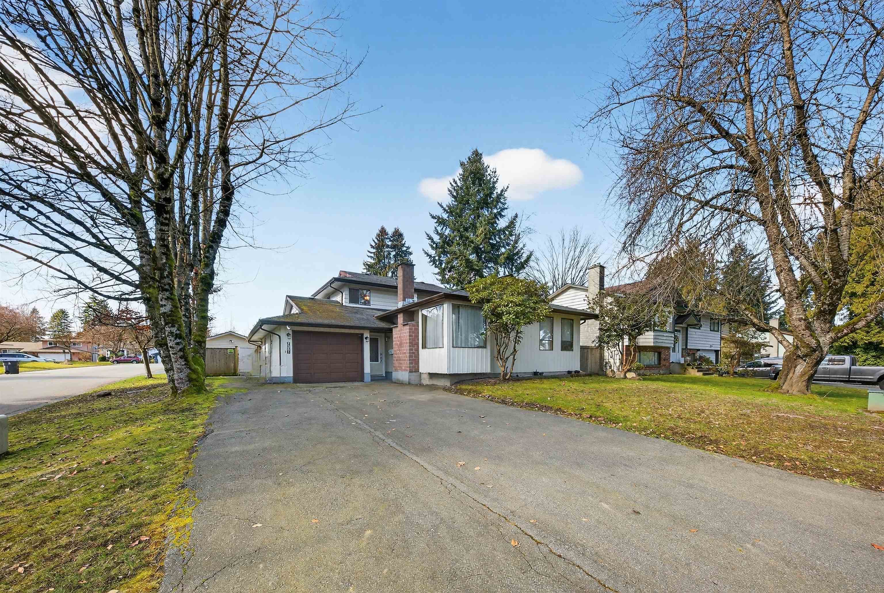 7351 141A STREET, Surrey BC V3W 7L3, R3092724, BC,