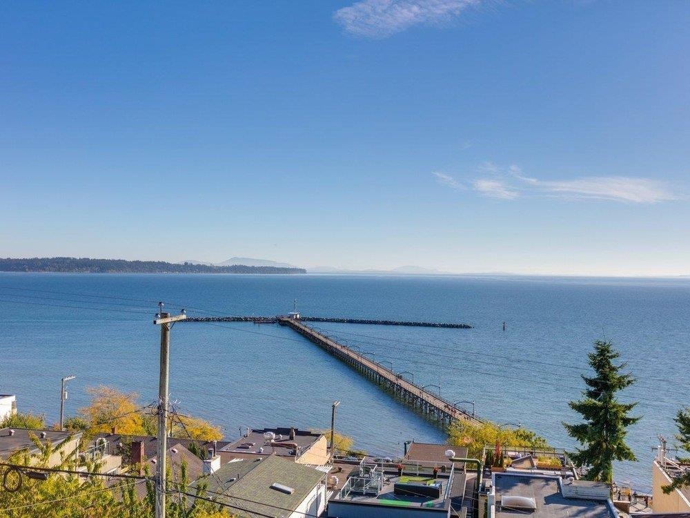 MLS® listing #R3092787 for sale located at 15061 VICTORIA AVENUE, White Rock BC V4B 1G4
