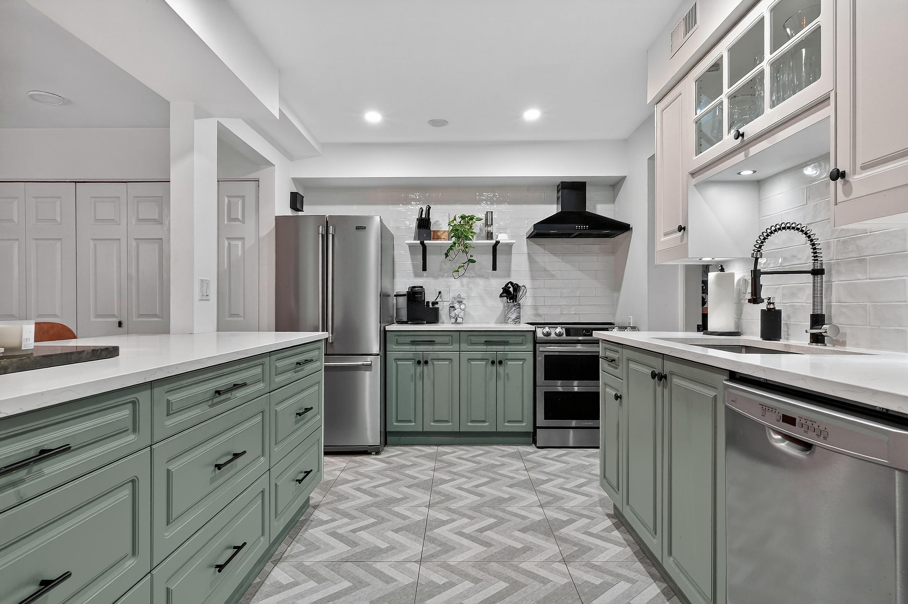 7355 CAPISTRANO DRIVE, Burnaby BC V5A 1P7, R3092823, BC,