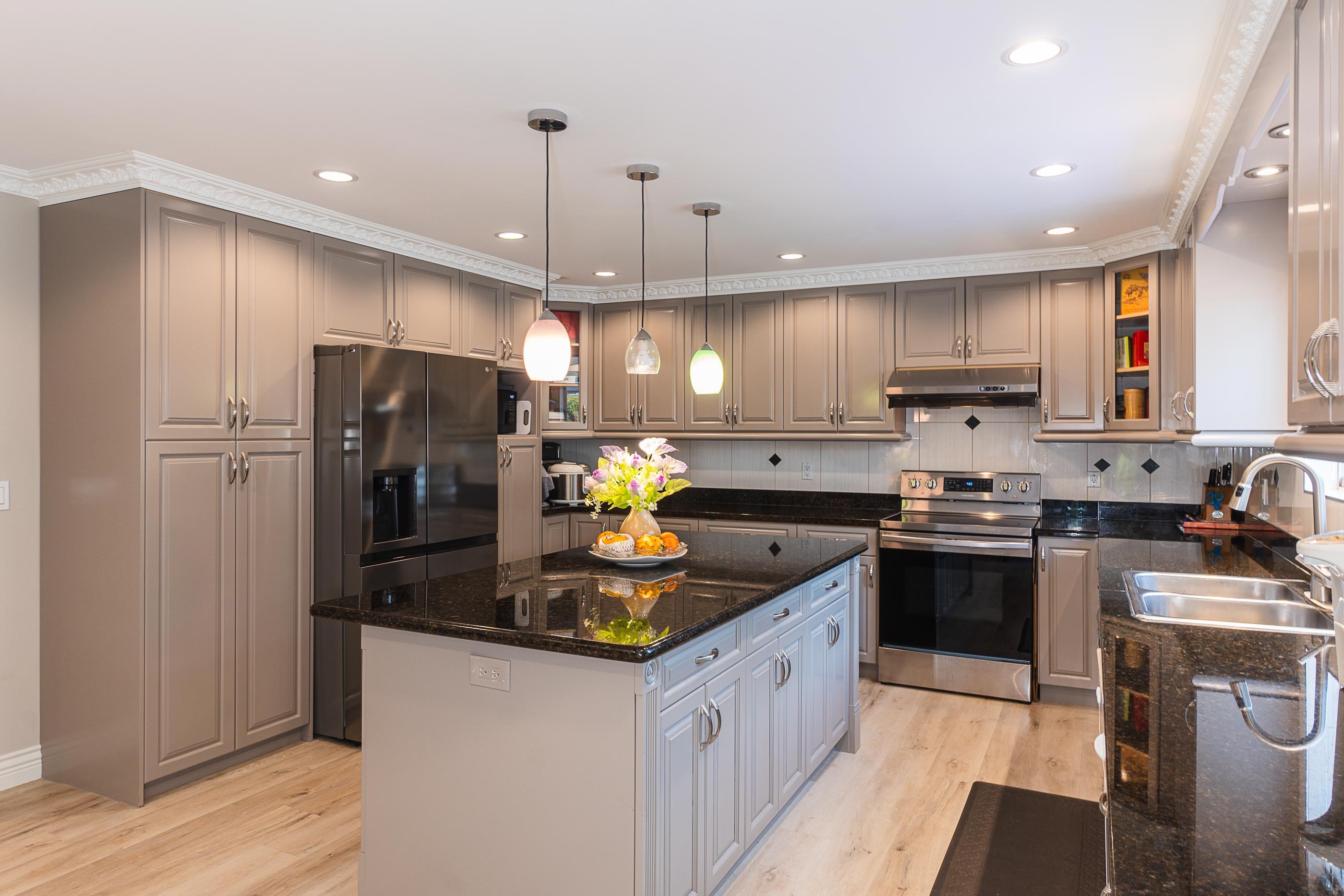 6169 LOCHDALE STREET, Burnaby BC V5B 2M6, R3092879, BC,