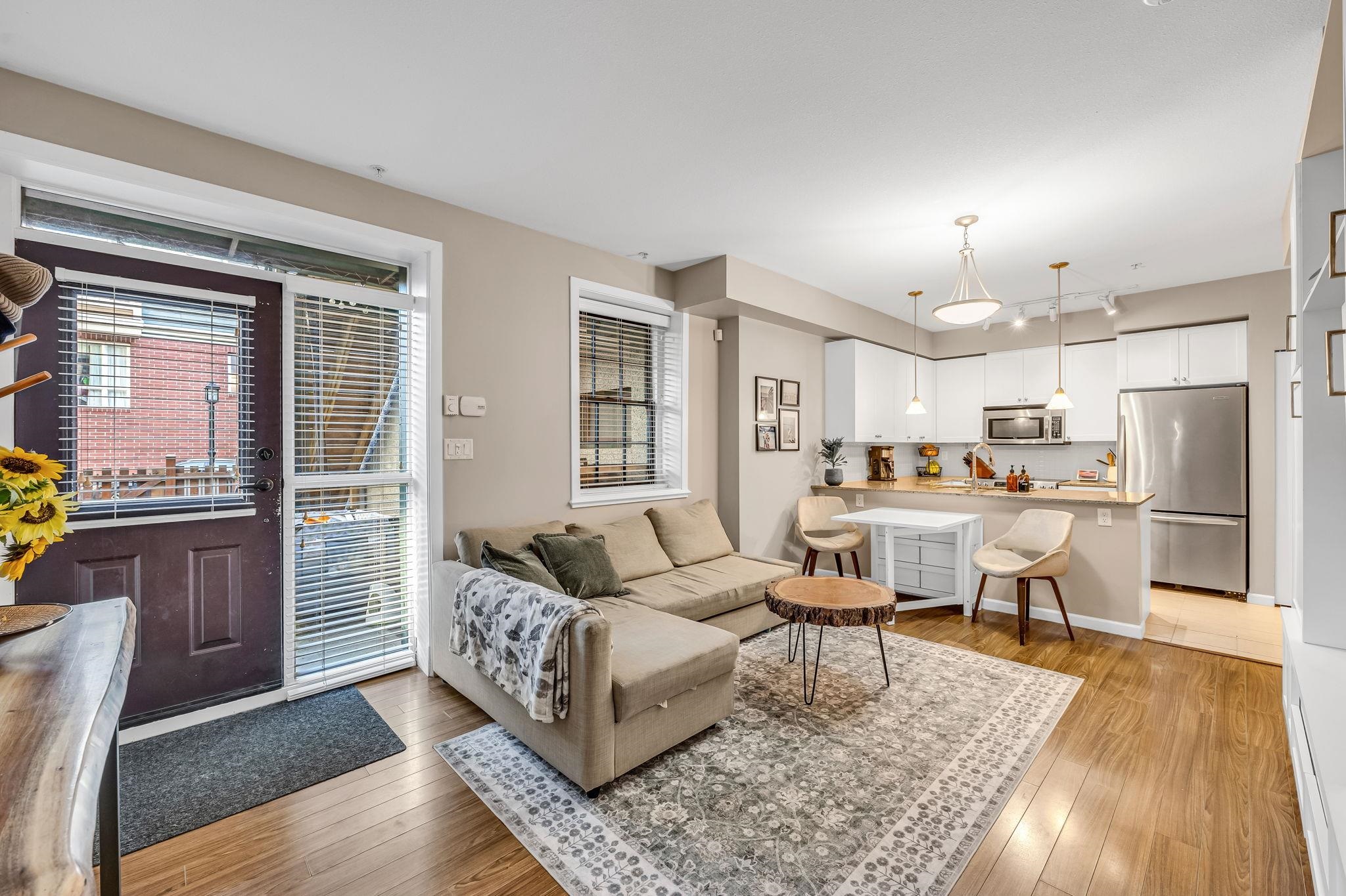 3 12 ROYAL AVENUE, R3093001, BC,